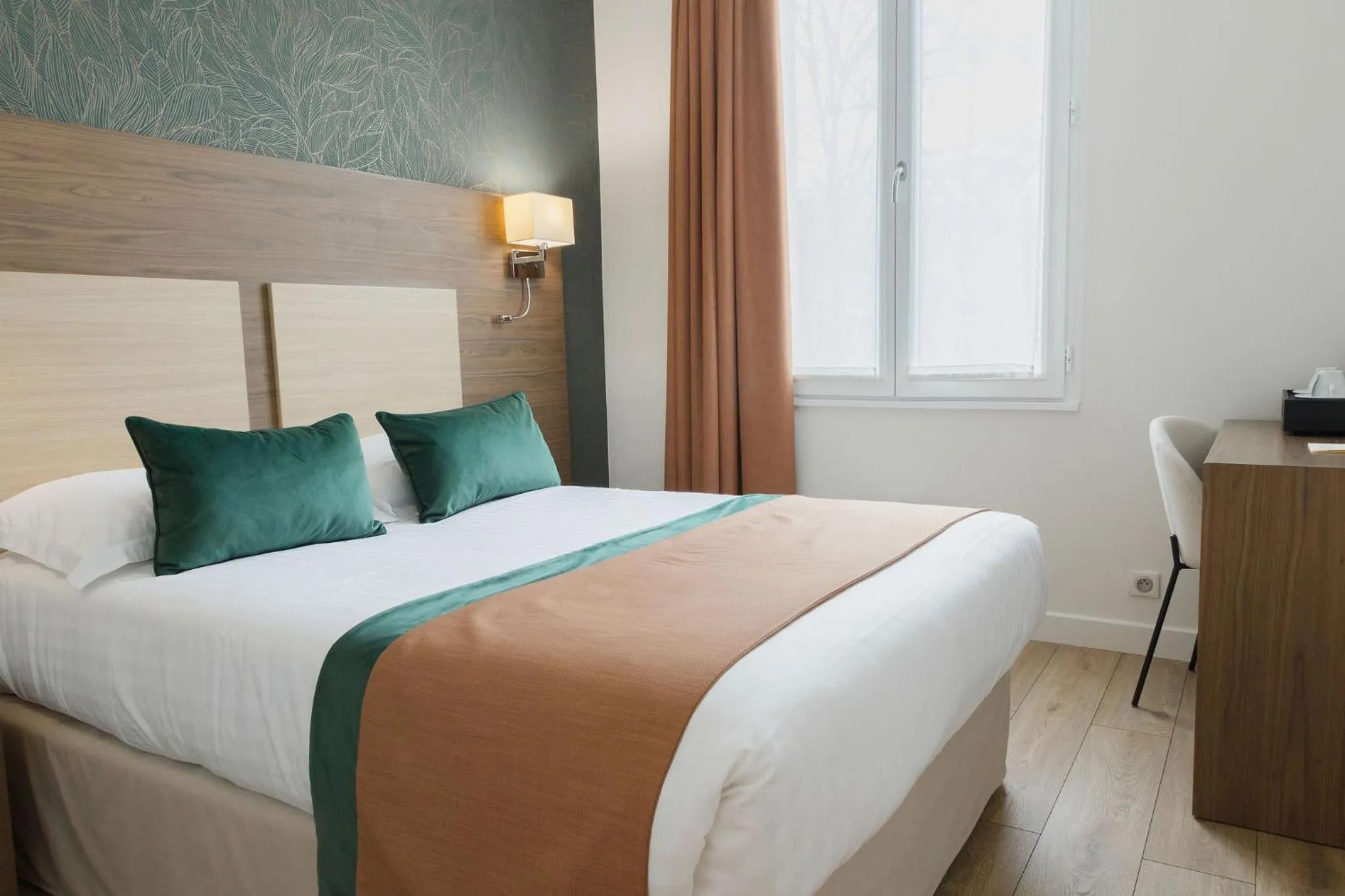 View (from property/room), Bed in Best Western Hôtel De France