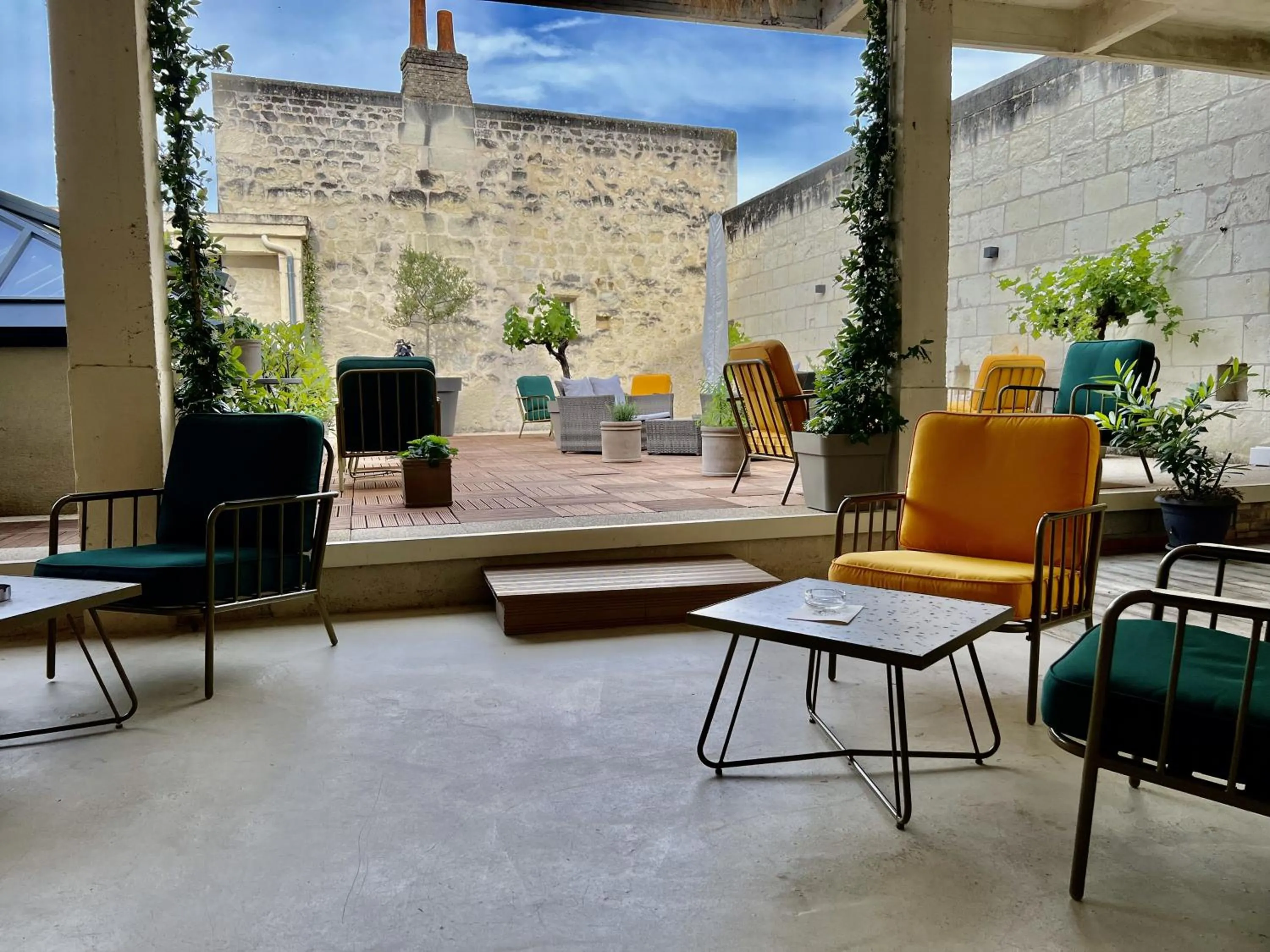 Patio in Best Western Hôtel De France