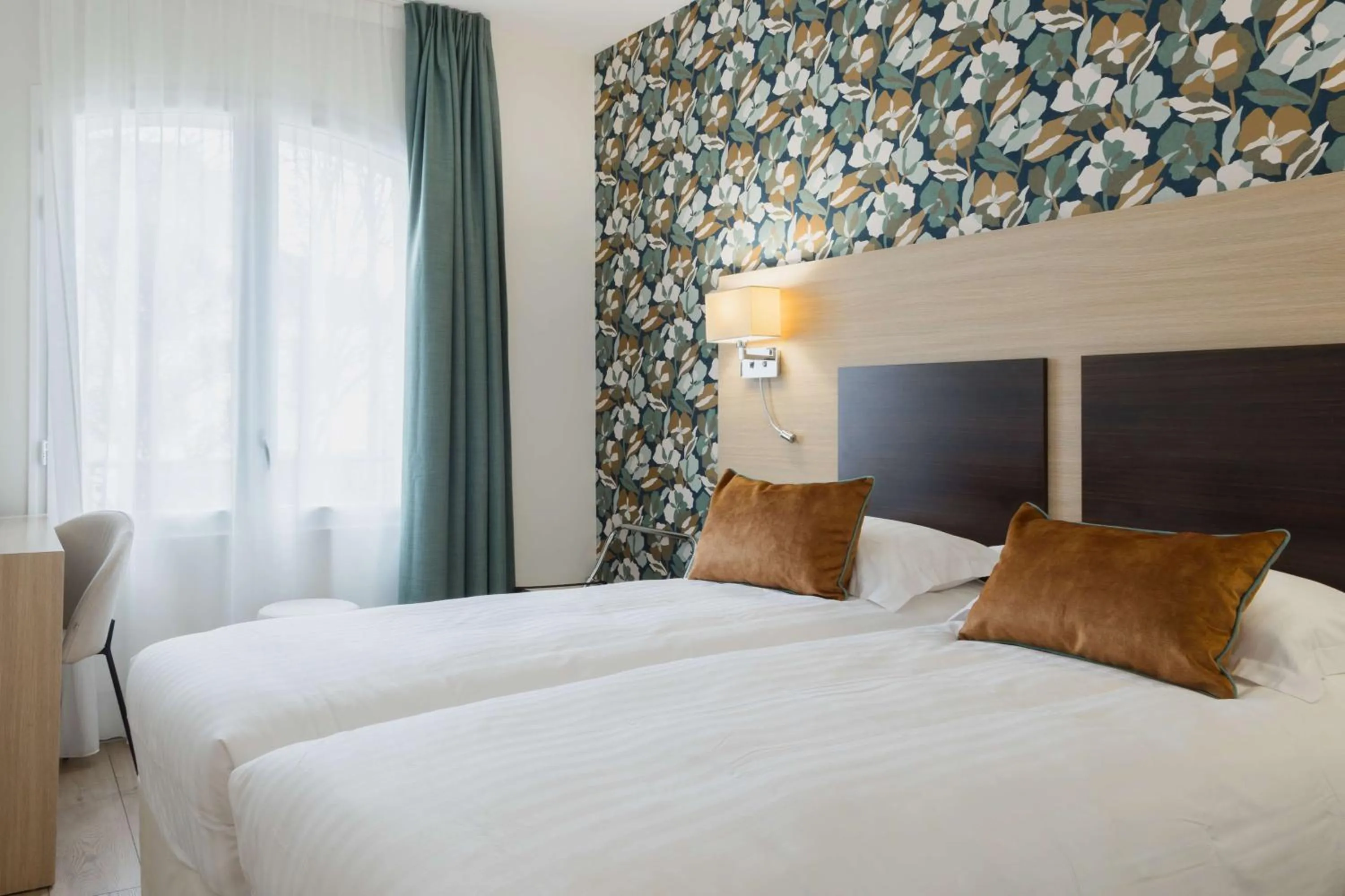 Photo of the whole room, Bed in Best Western Hôtel De France