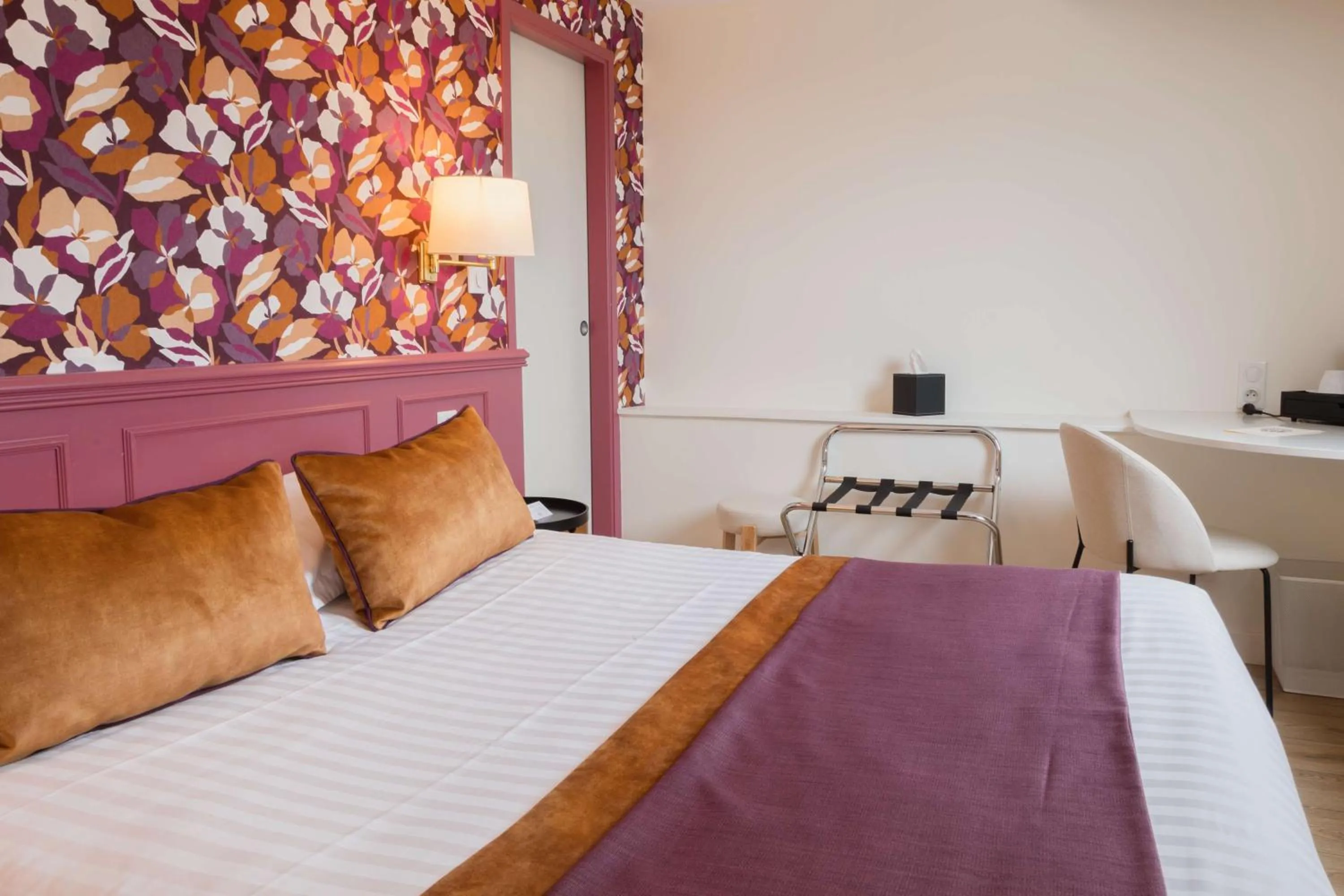 Bedroom, Bed in Best Western Hôtel De France