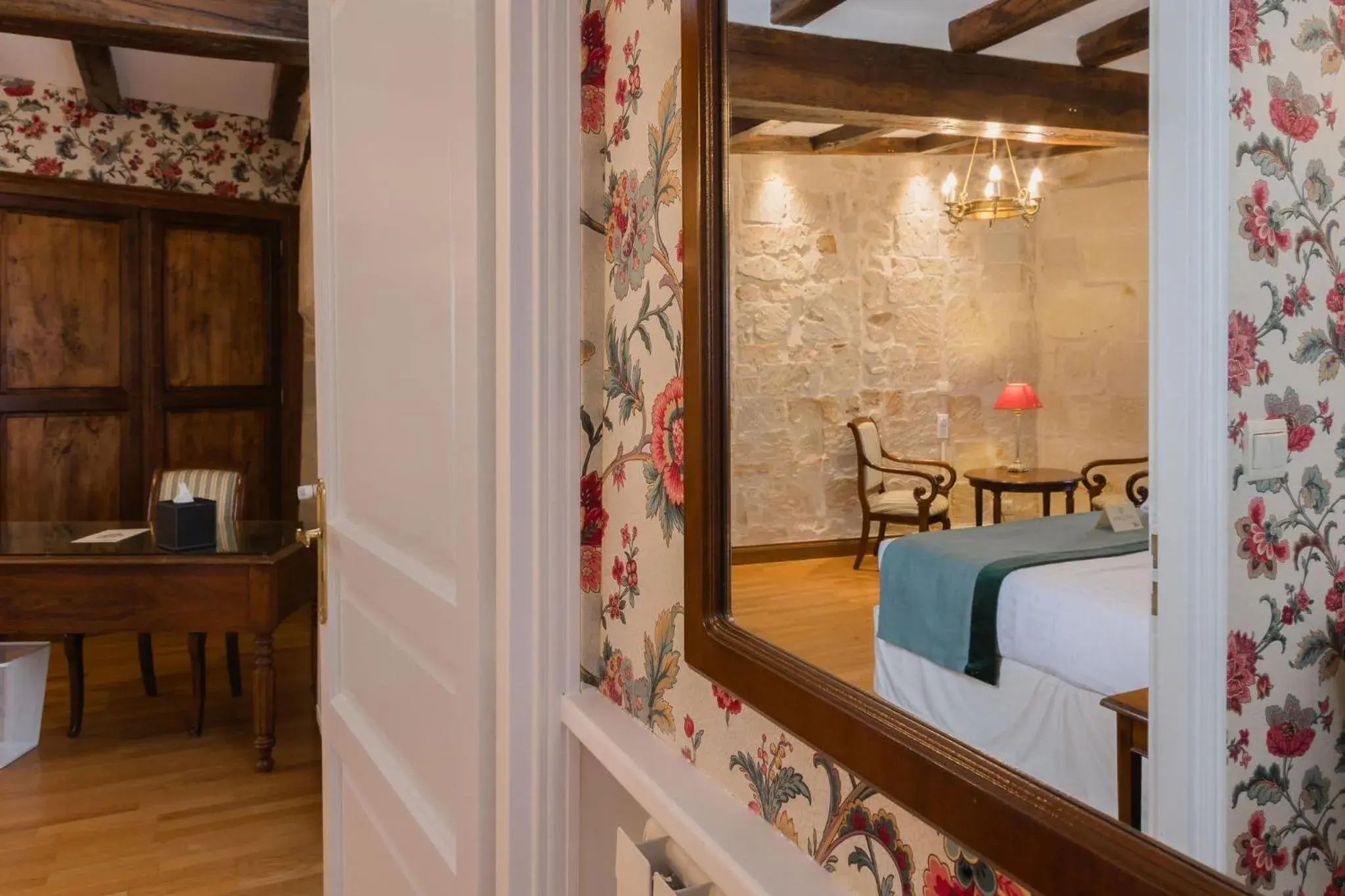 Photo of the whole room in Best Western Hôtel De France Photo of the whole room in Best Western Hôtel De France