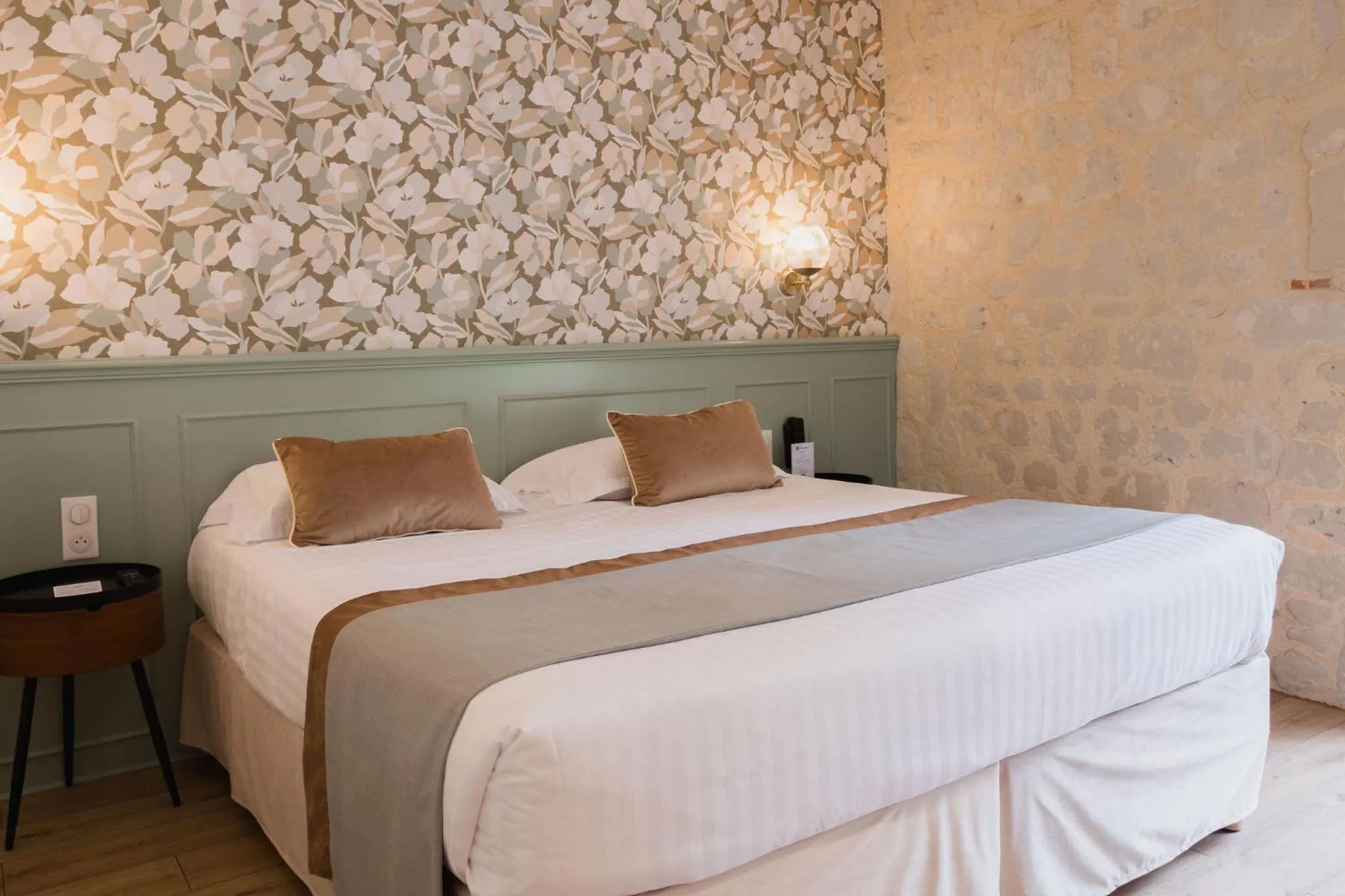 Bed in Best Western Hôtel De France