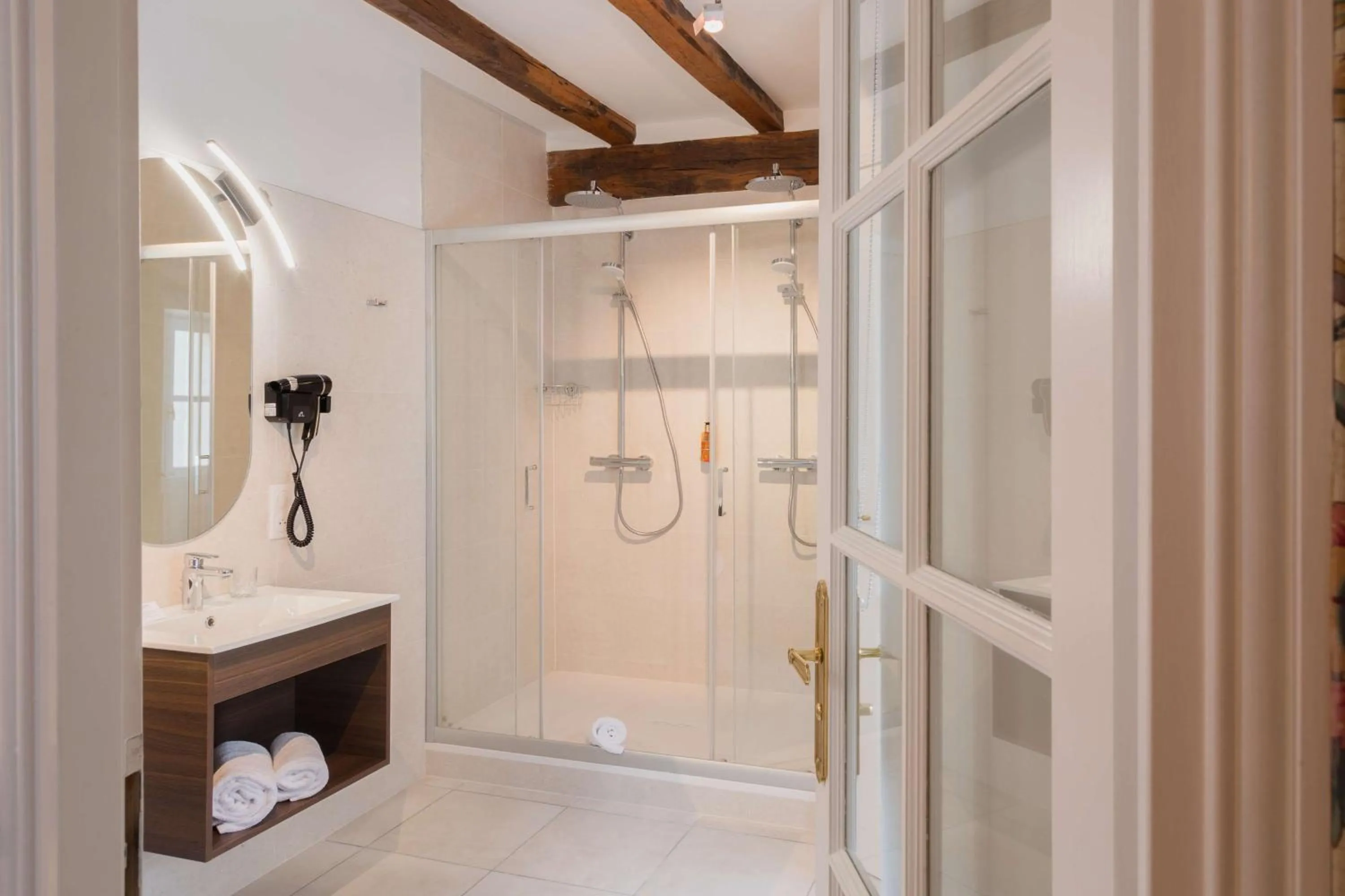 Photo of the whole room in Best Western Hôtel De France