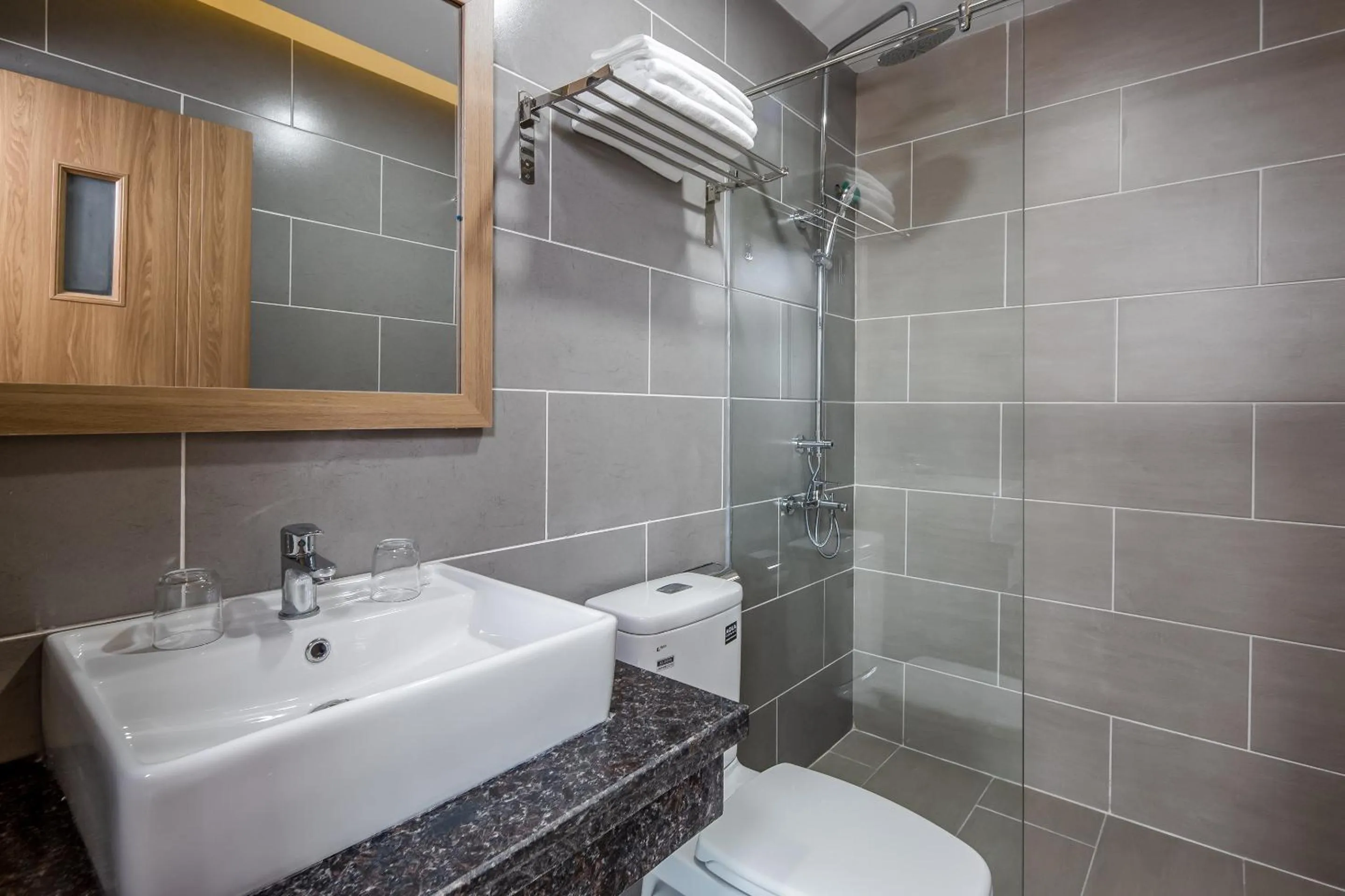 Bathroom in An Dương Hotel & Apartment