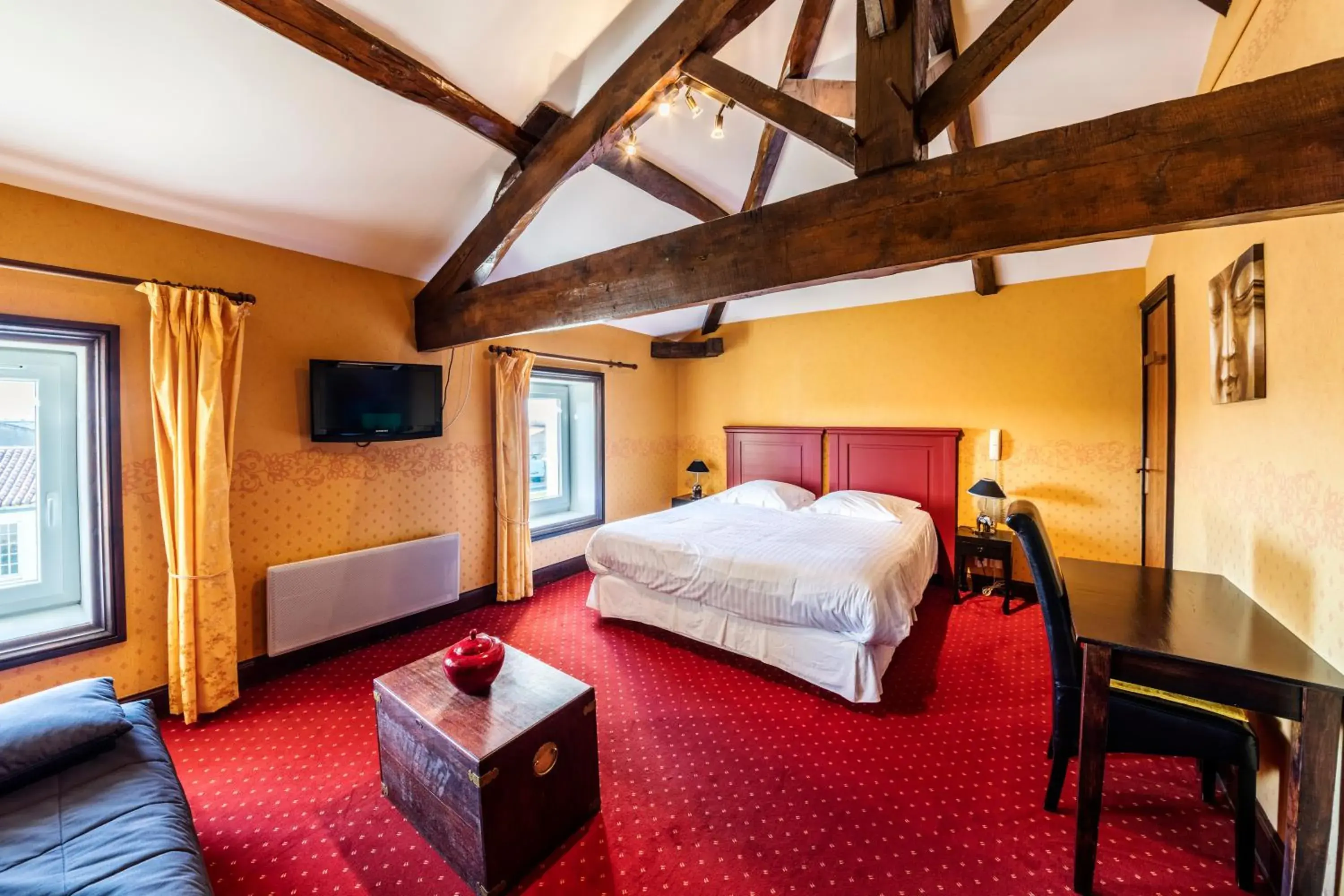 Deluxe Double Room with City View in Logis Domaine du Prieuré Deluxe Double Room with City View in Logis Domaine du Prieuré