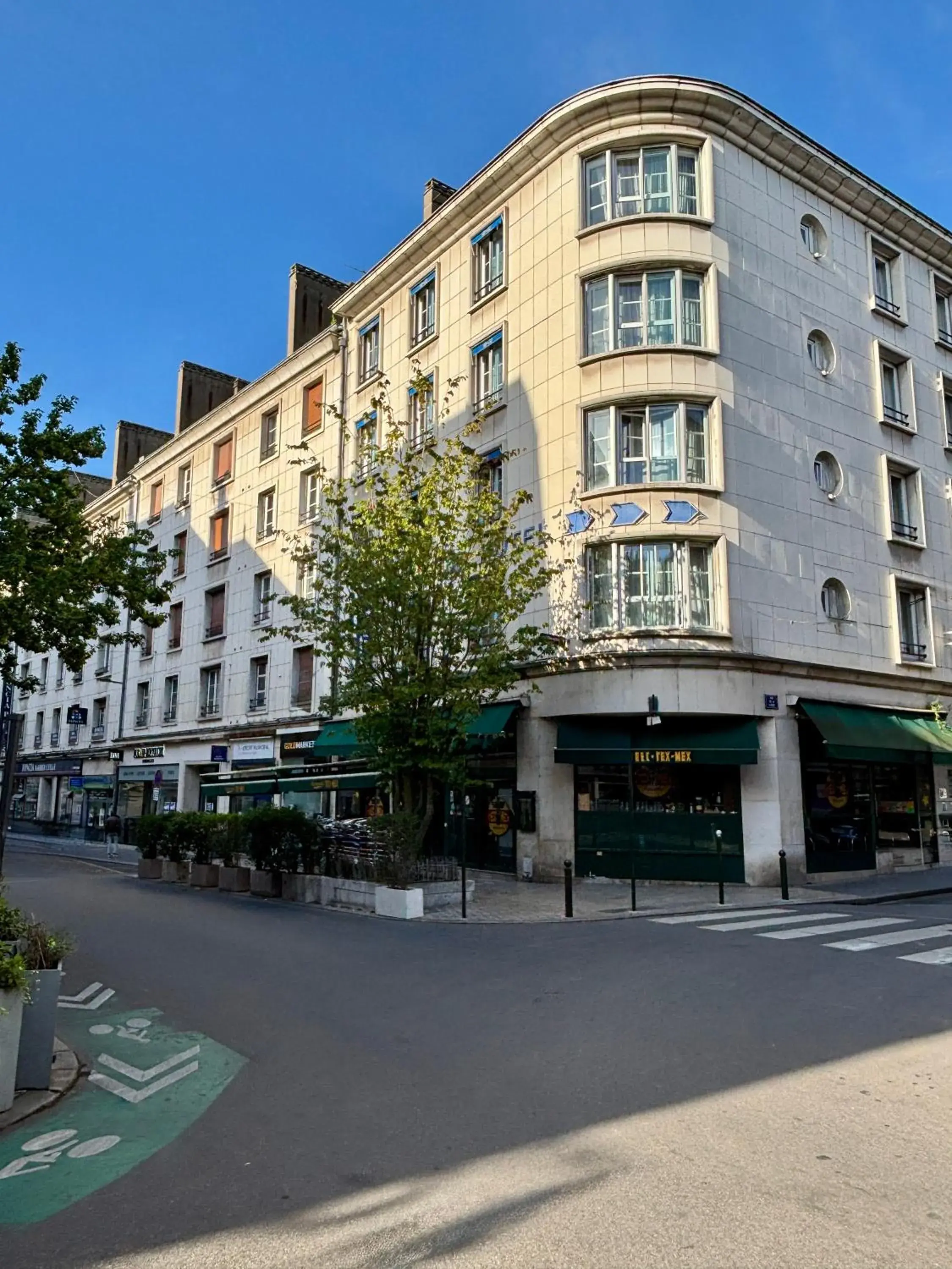 Property building in Urban Jungle Hôtel Orleans Property building in Urban Jungle Hôtel Orleans