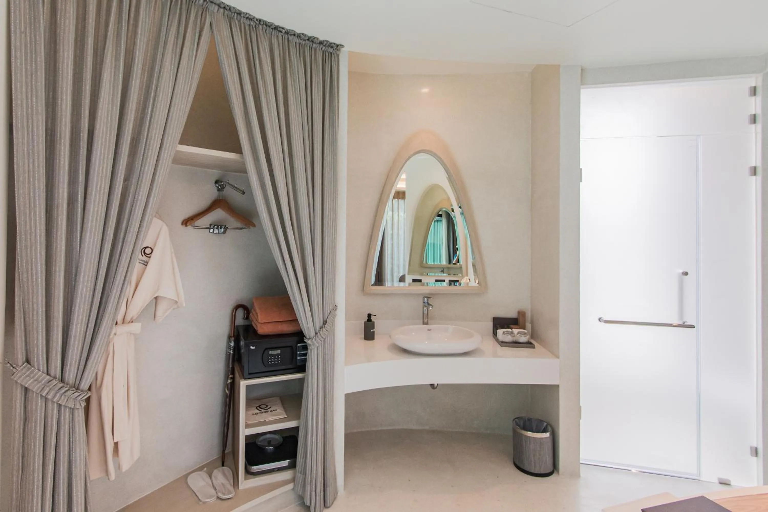 Bathroom in Rachabhura Hotel