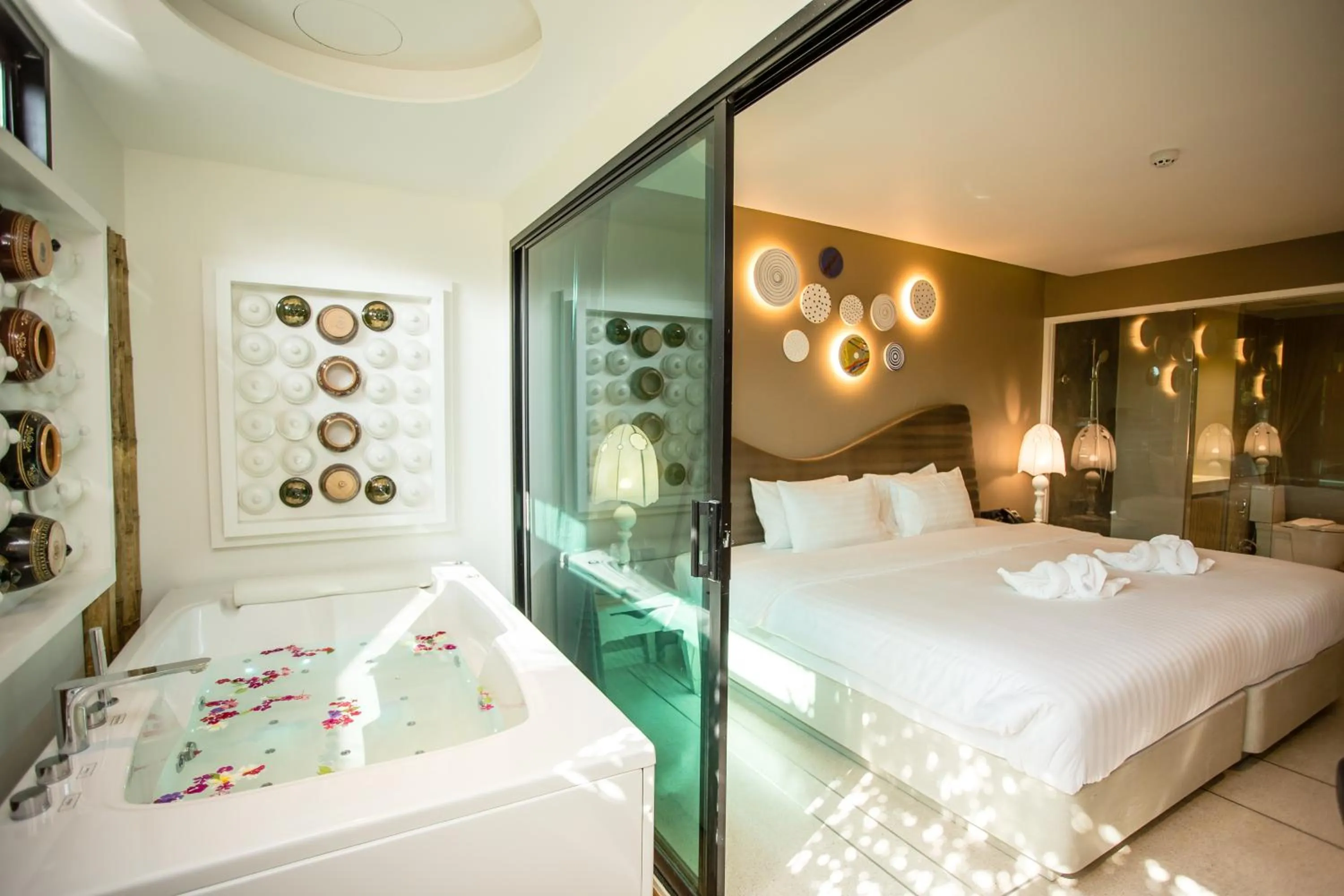 Bath, Bed in Rachabhura Hotel