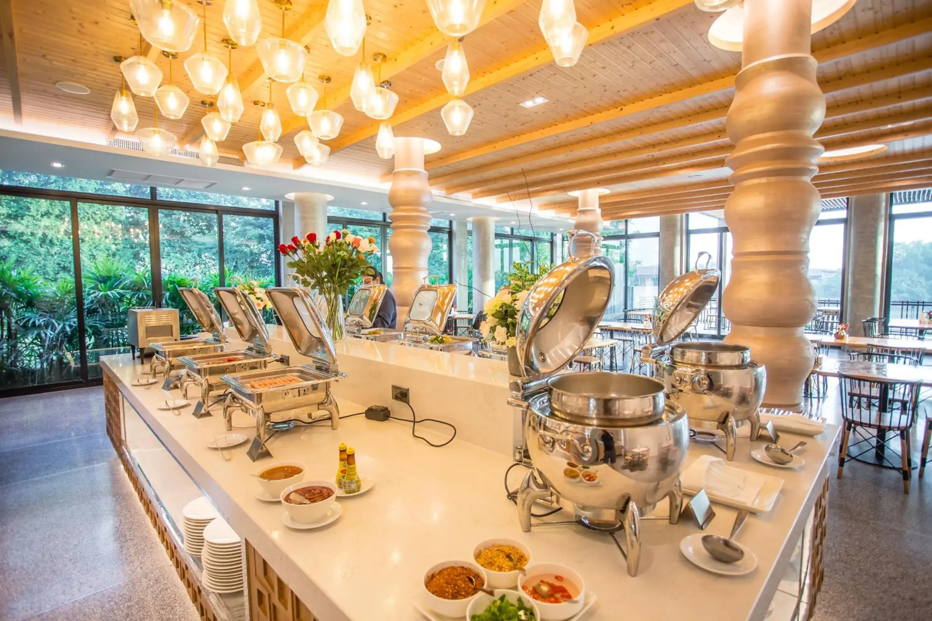 Restaurant/places to eat in Rachabhura Hotel Restaurant/places to eat in Rachabhura Hotel