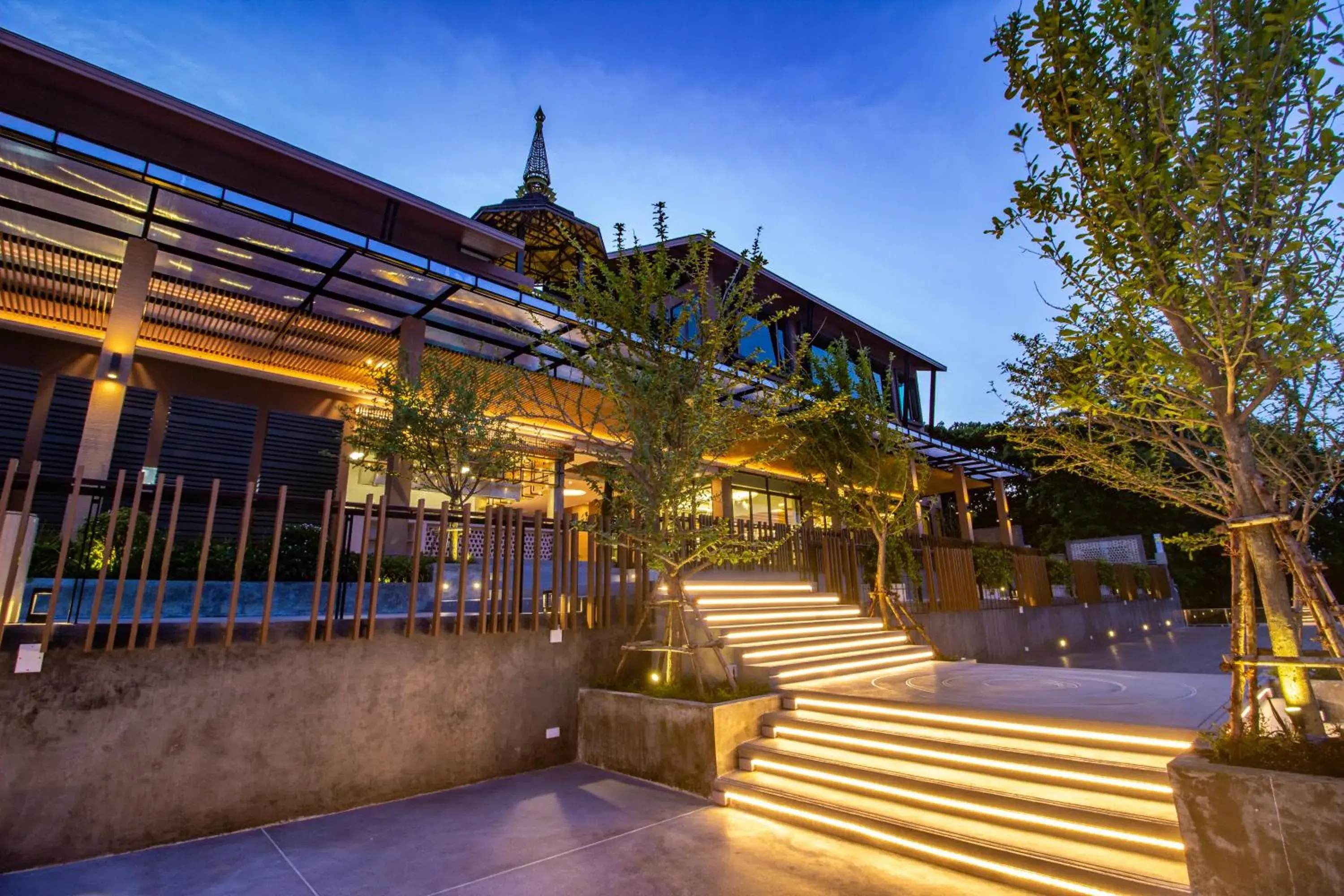 Restaurant/places to eat in Rachabhura Hotel Restaurant/places to eat in Rachabhura Hotel