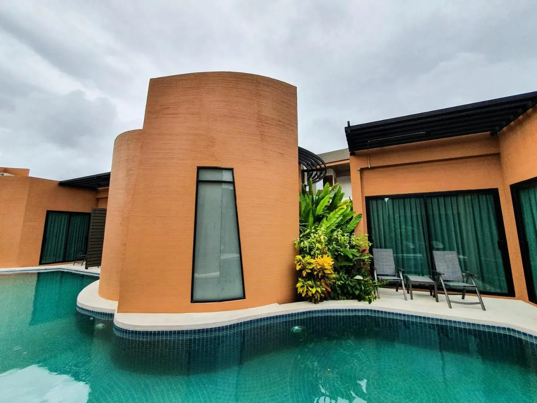 Pool view in Rachabhura Hotel Pool view in Rachabhura Hotel