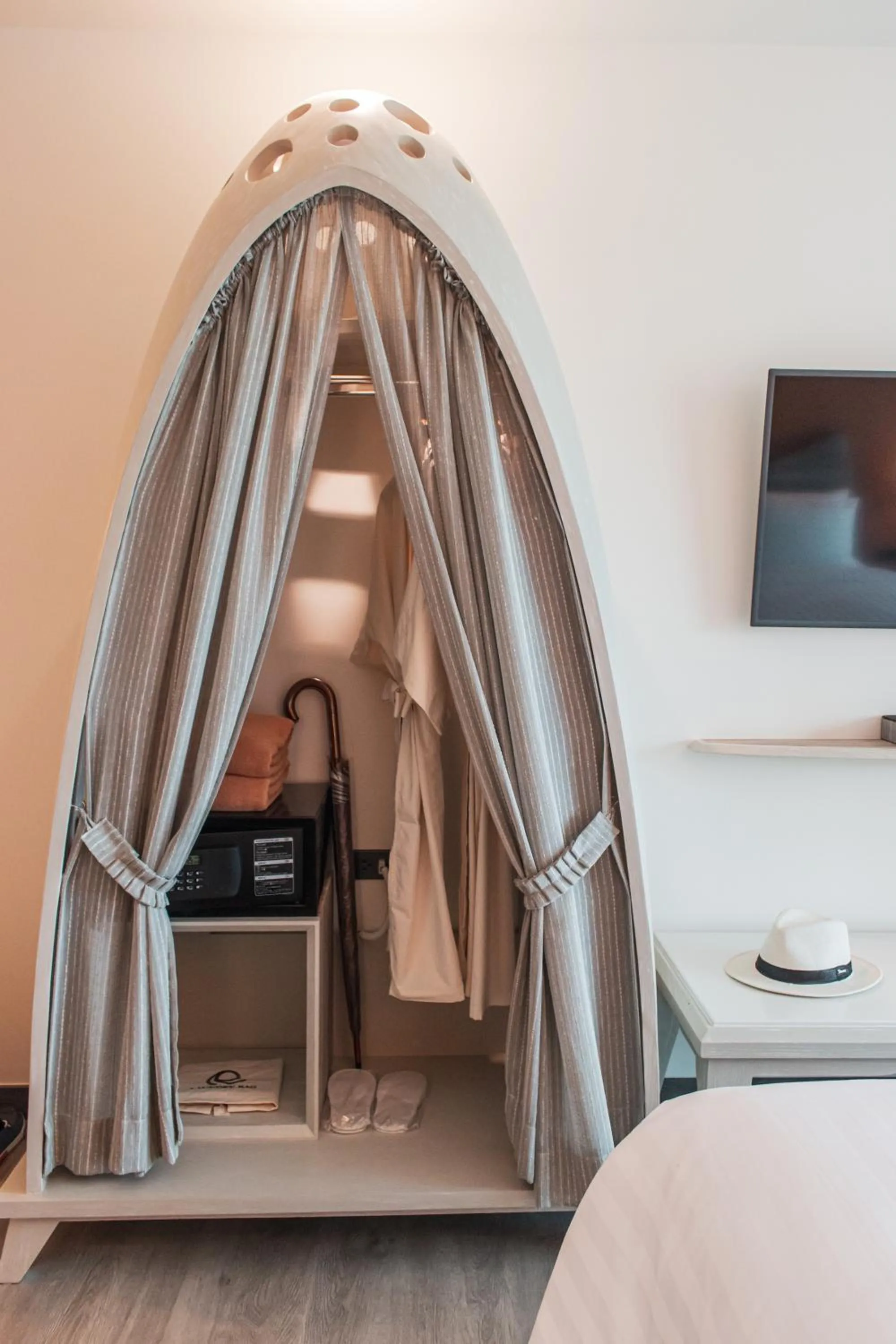 safe, Bed in Rachabhura Hotel