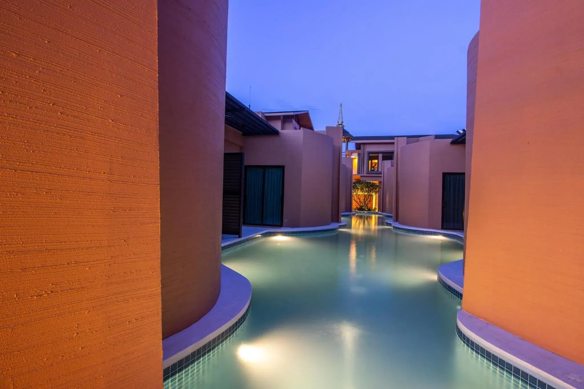 Swimming pool in Rachabhura Hotel Swimming pool in Rachabhura Hotel