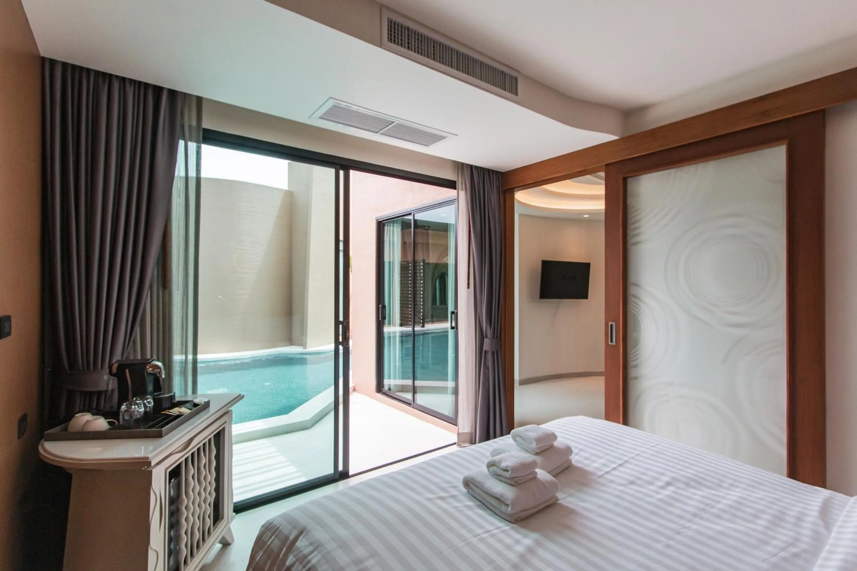 Photo of the whole room, Bed in Rachabhura Hotel