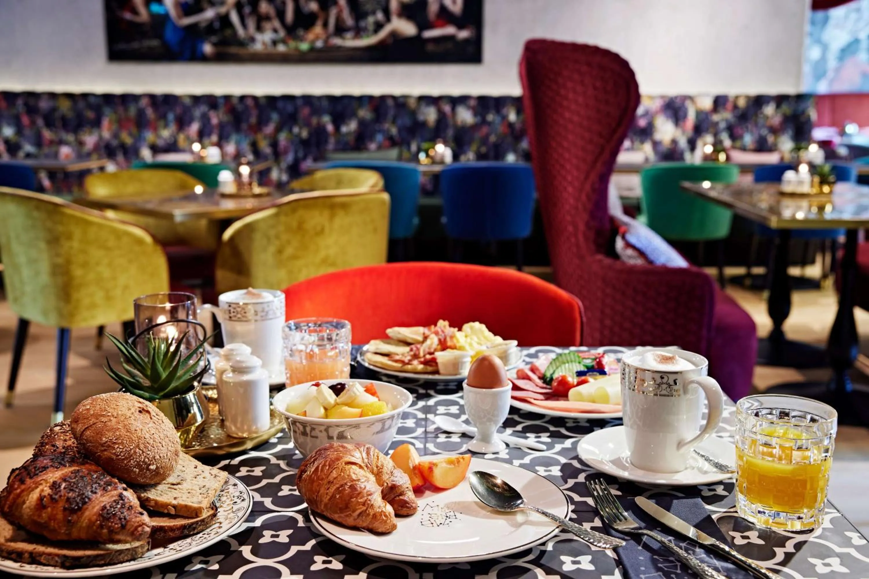 Restaurant/places to eat in Me and All Hotel Dusseldorf Oberkassel, by Hyatt