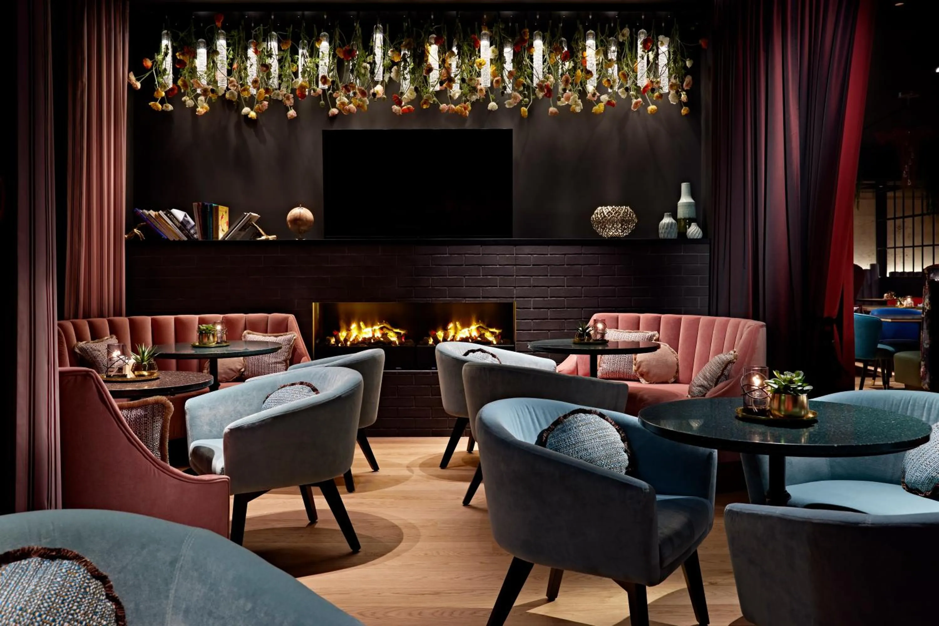 Lounge or bar in Me and All Hotel Dusseldorf Oberkassel, by Hyatt