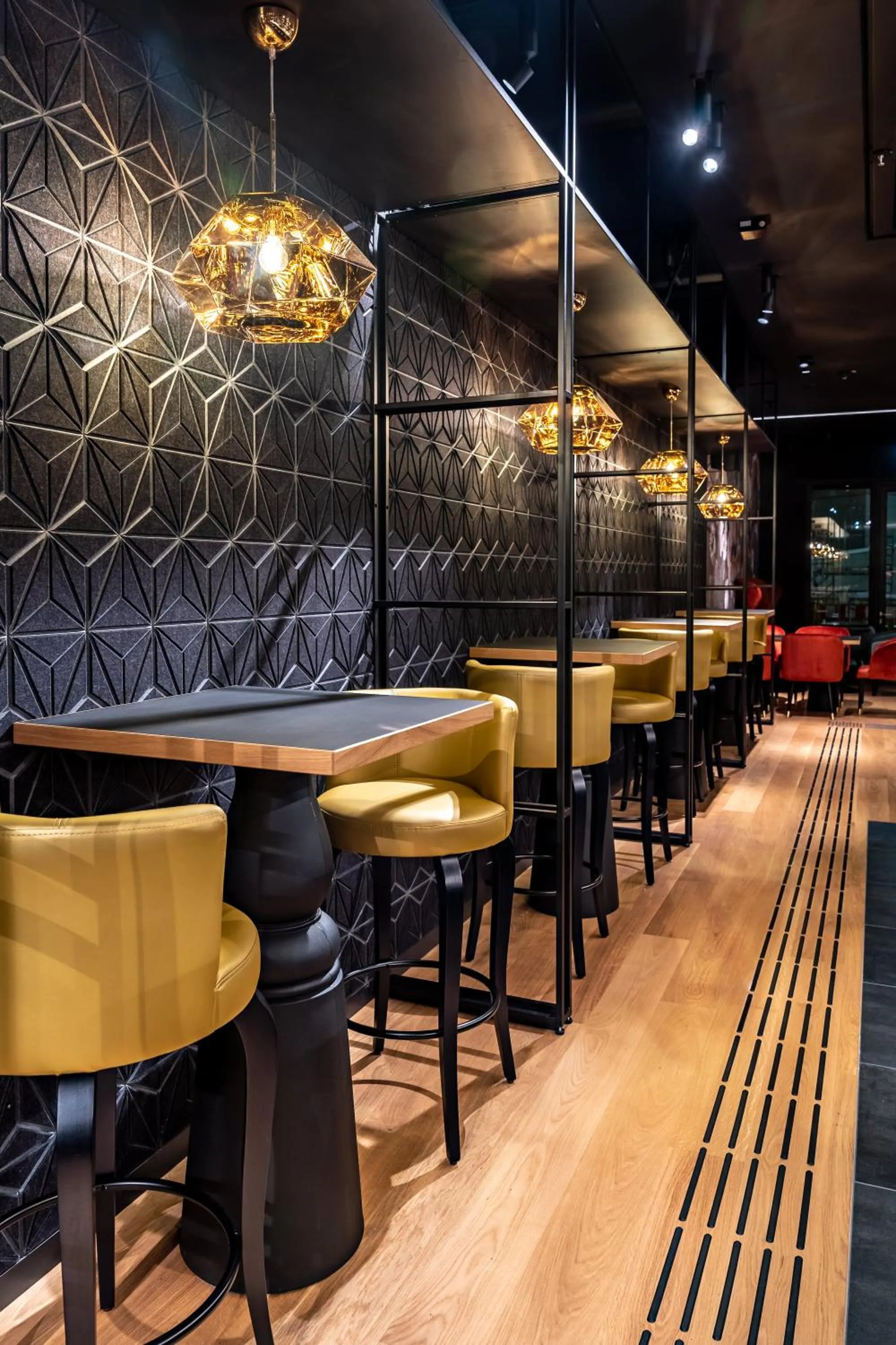 Lounge or bar in Me and All Hotel Dusseldorf Oberkassel, by Hyatt