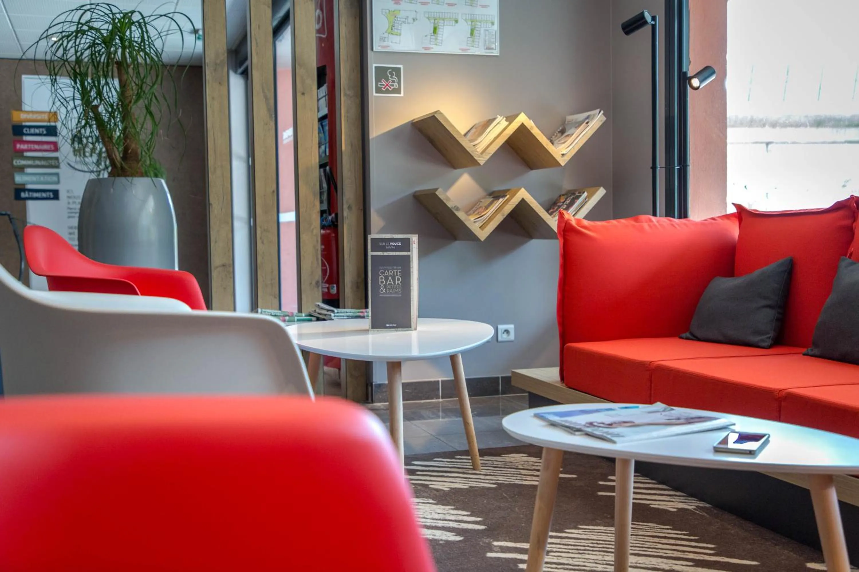 Living room in ibis Cannes Mandelieu