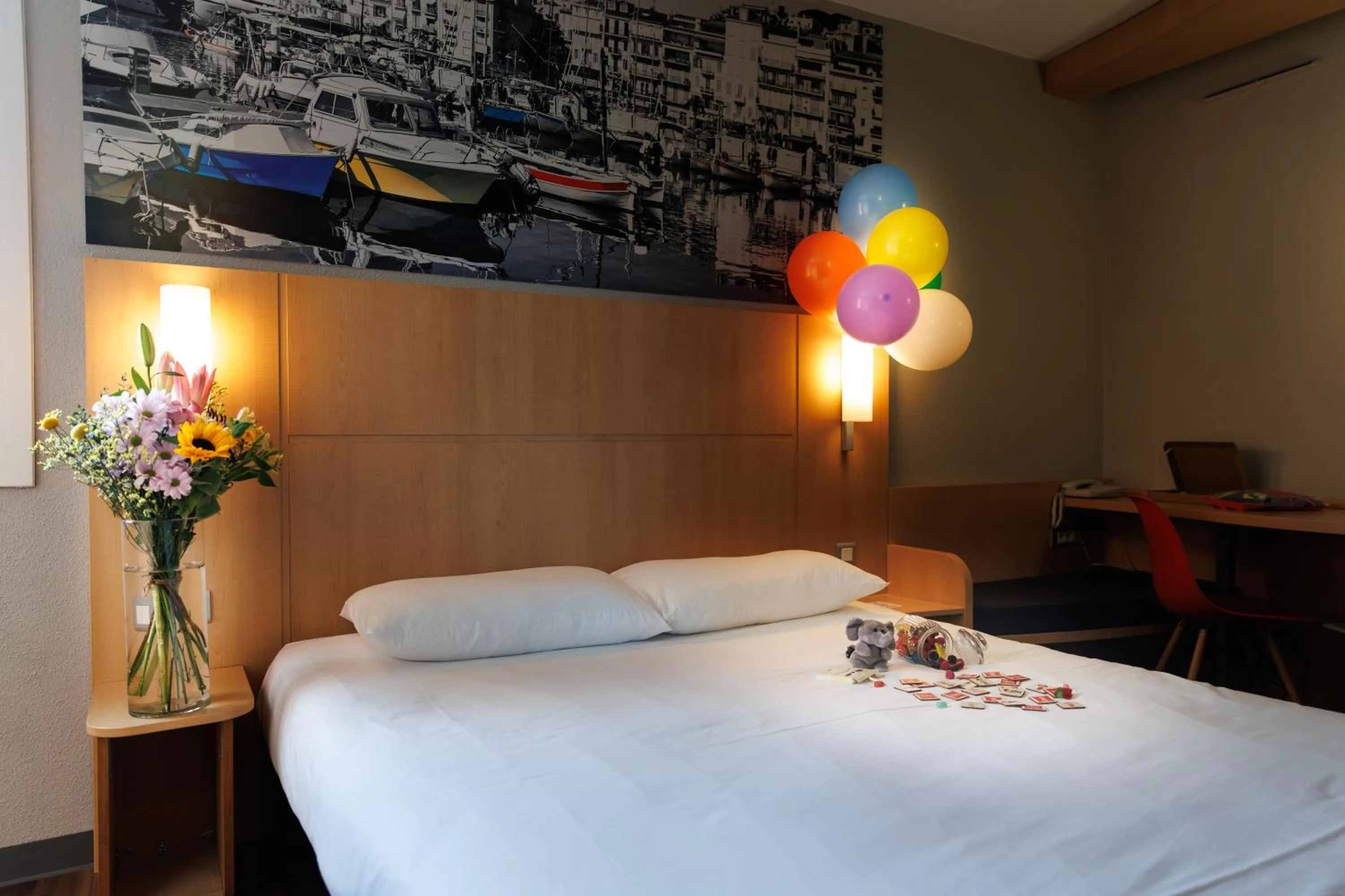 Bed in ibis Cannes Mandelieu