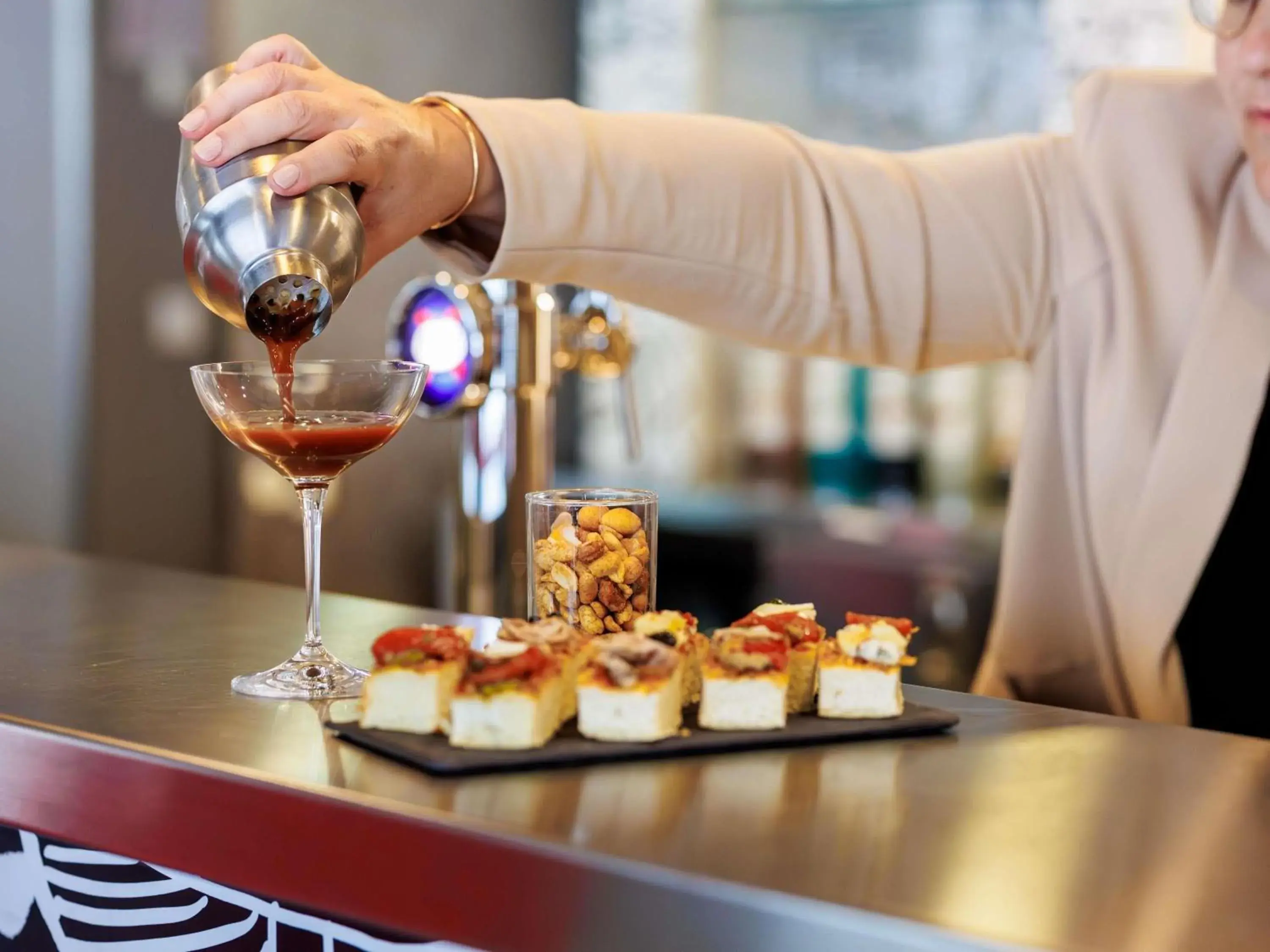 Lounge or bar in ibis Cannes Mandelieu Lounge or bar in ibis Cannes Mandelieu