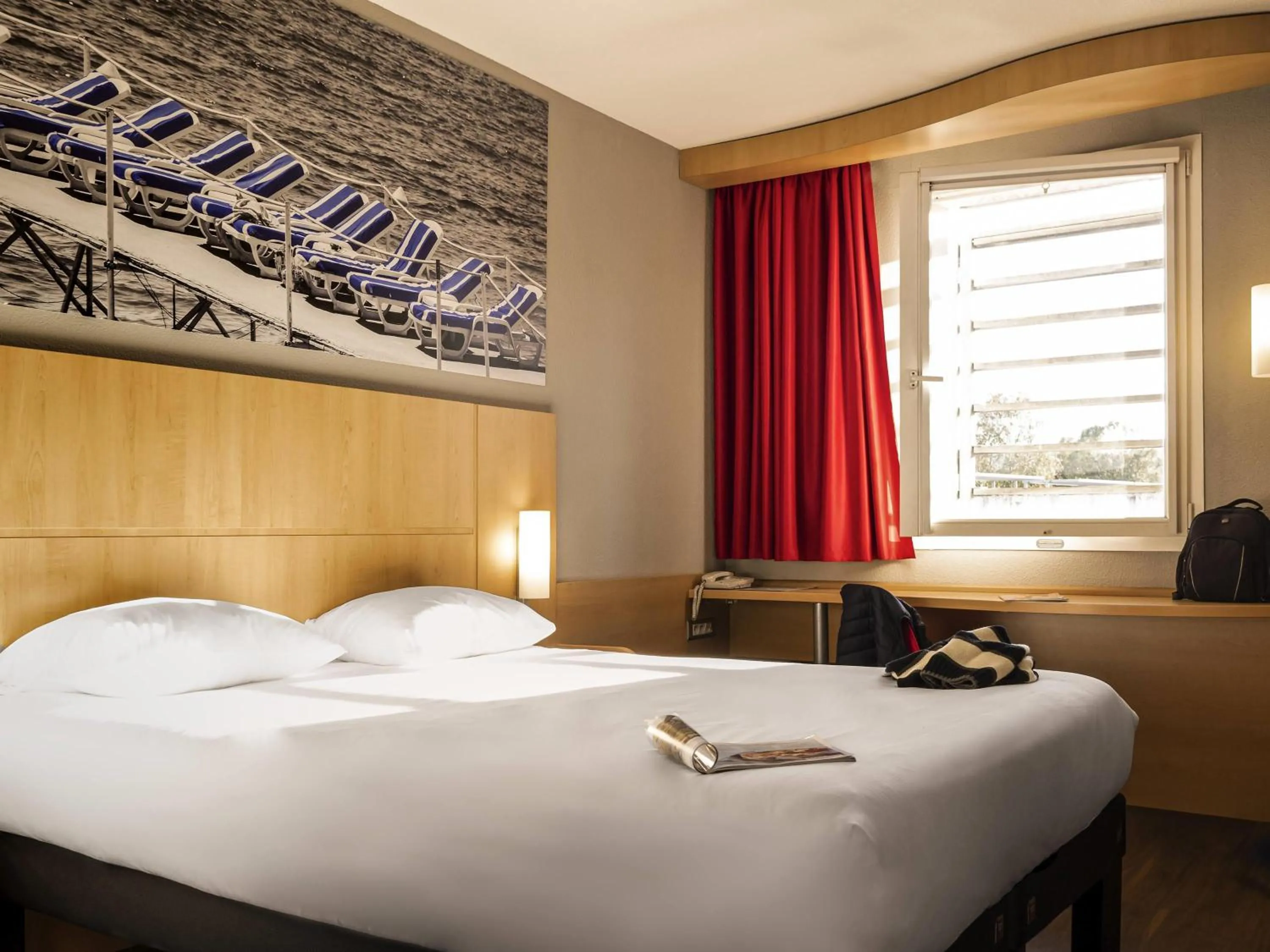 Bedroom, Bed in ibis Cannes Mandelieu