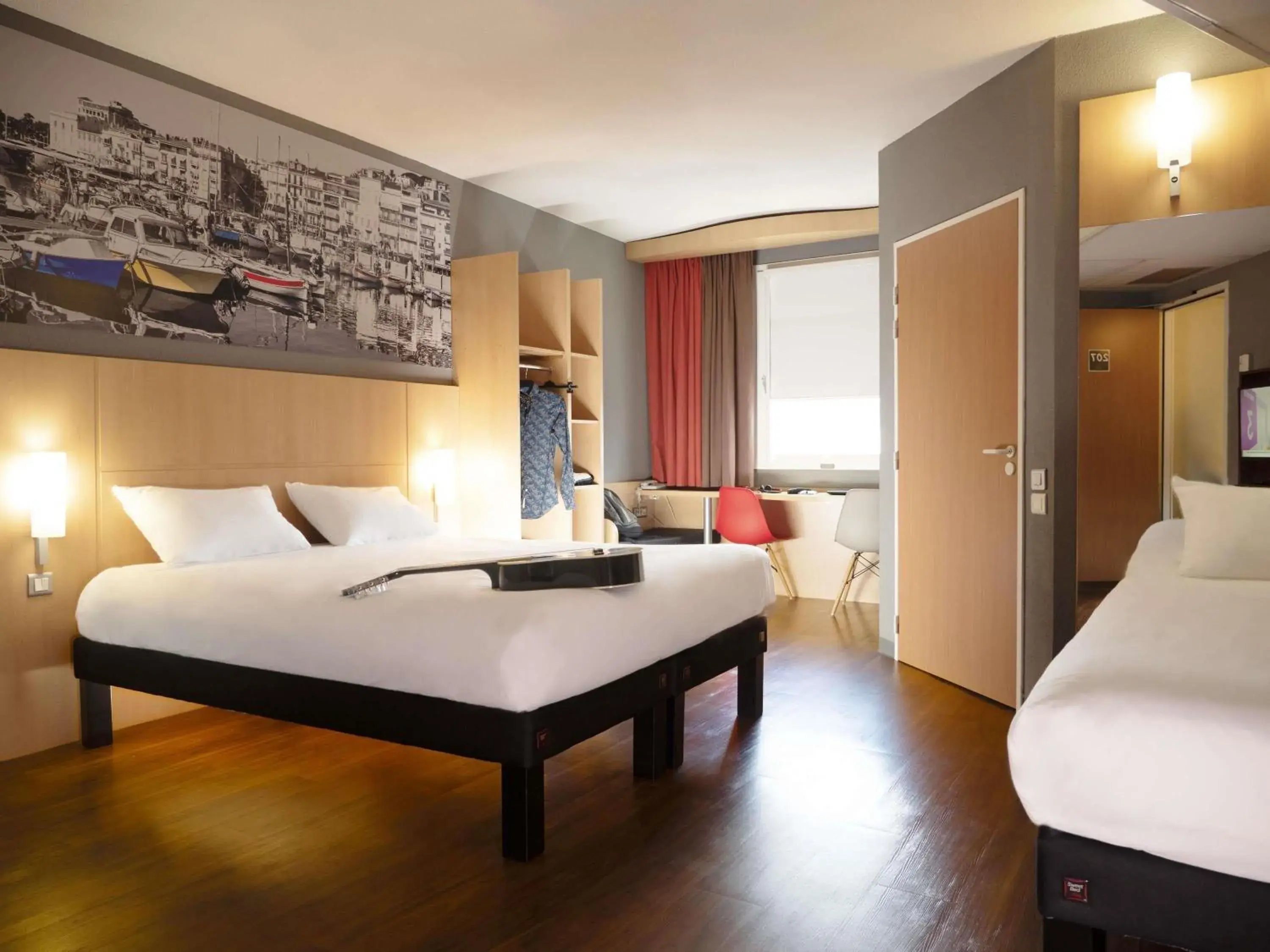 Property building, Bed in ibis Cannes Mandelieu Property building, Bed in ibis Cannes Mandelieu