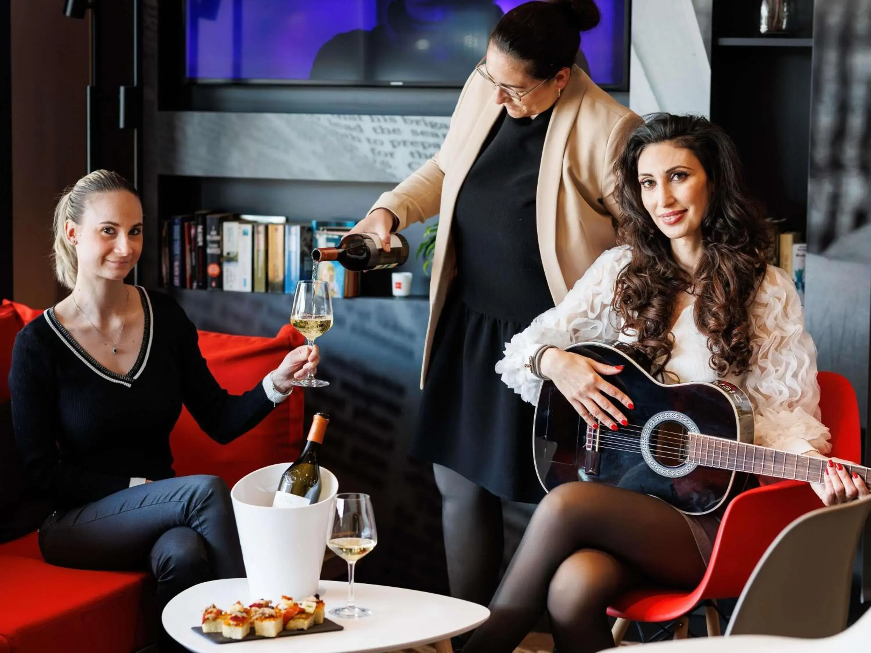 Lounge or bar in ibis Cannes Mandelieu Lounge or bar in ibis Cannes Mandelieu