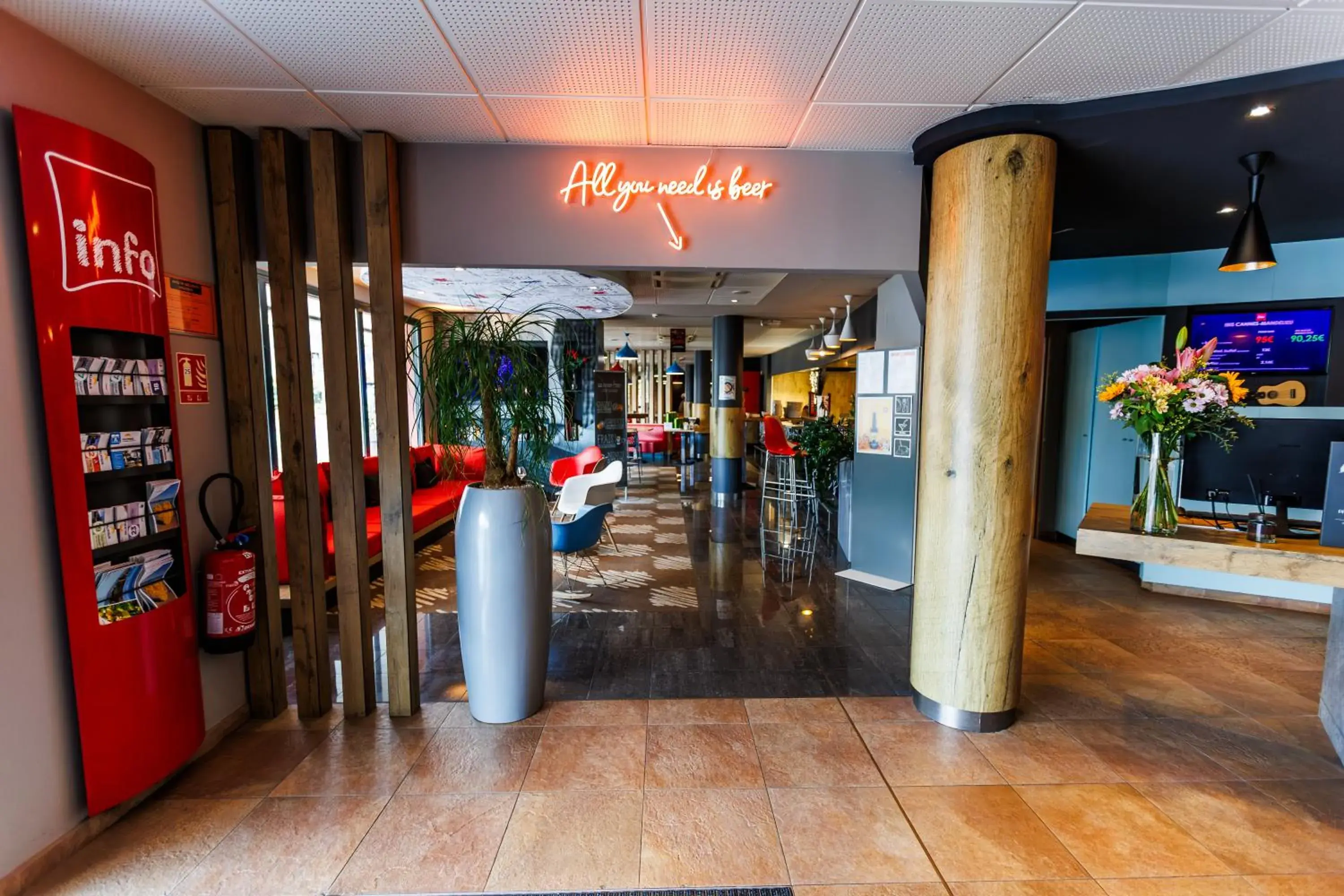Lobby or reception in ibis Cannes Mandelieu Lobby or reception in ibis Cannes Mandelieu