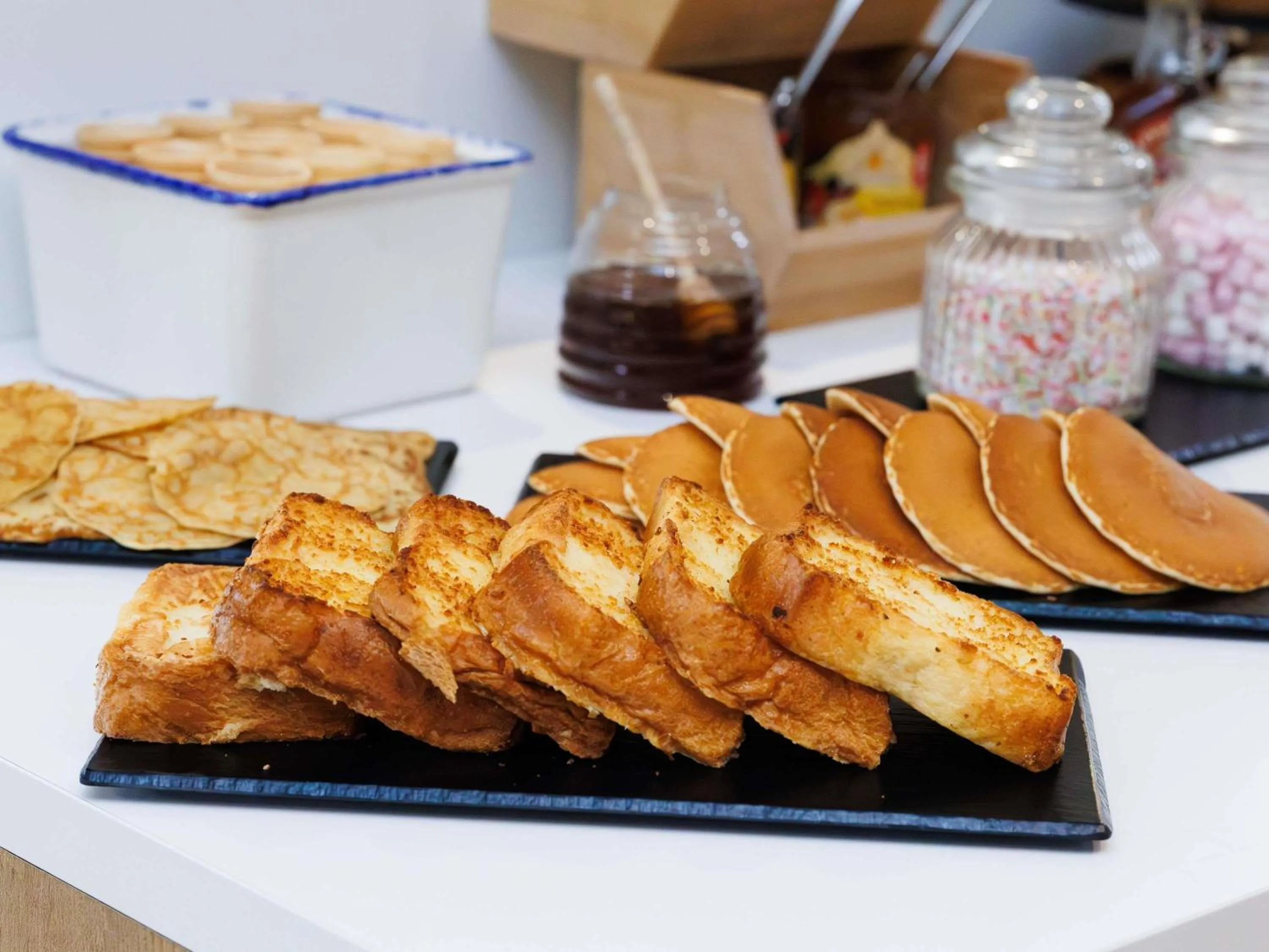 Breakfast in ibis Cannes Mandelieu