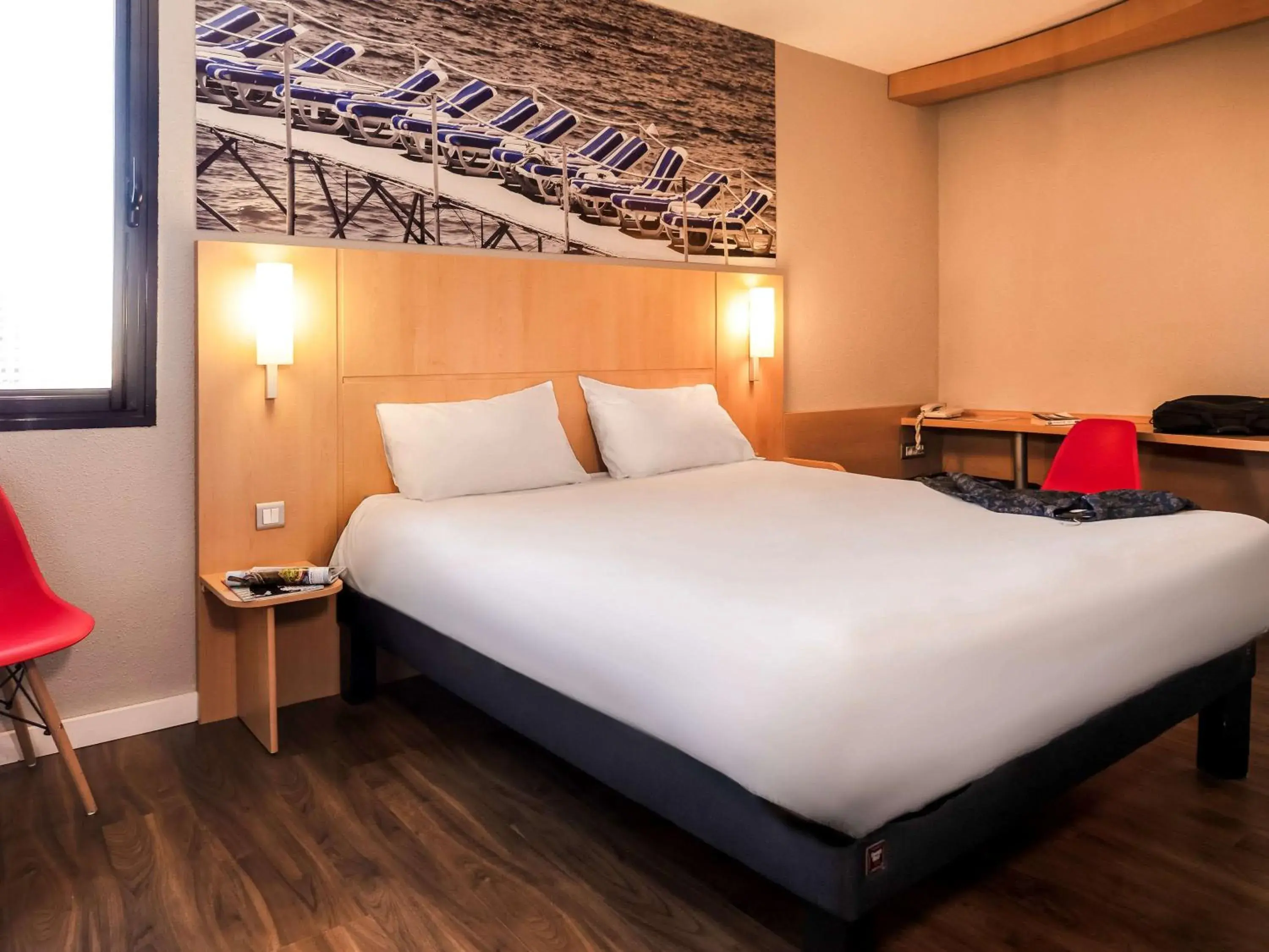 Photo of the whole room, Bed in ibis Cannes Mandelieu Photo of the whole room, Bed in ibis Cannes Mandelieu