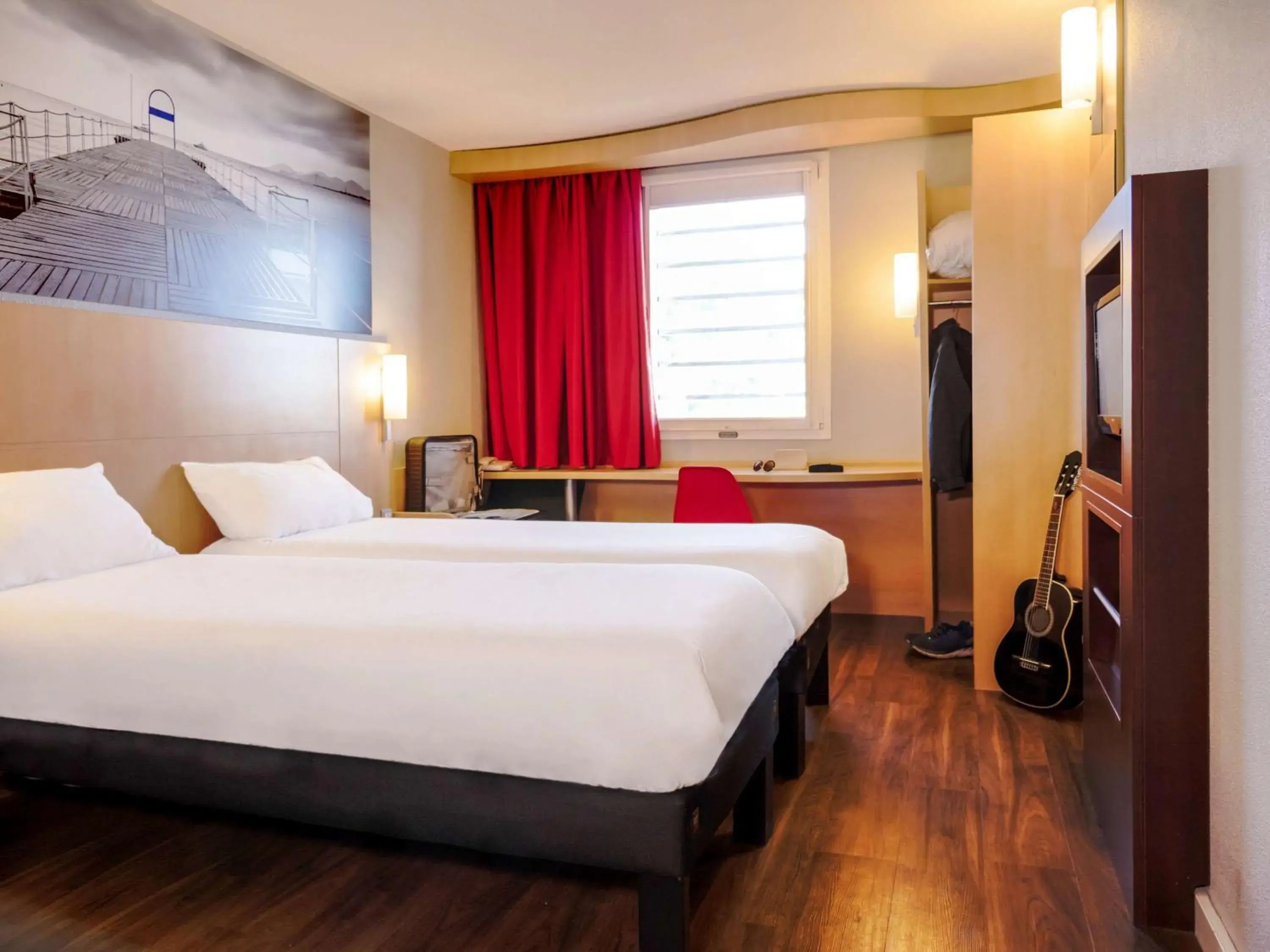 Photo of the whole room, Bed in ibis Cannes Mandelieu Photo of the whole room, Bed in ibis Cannes Mandelieu