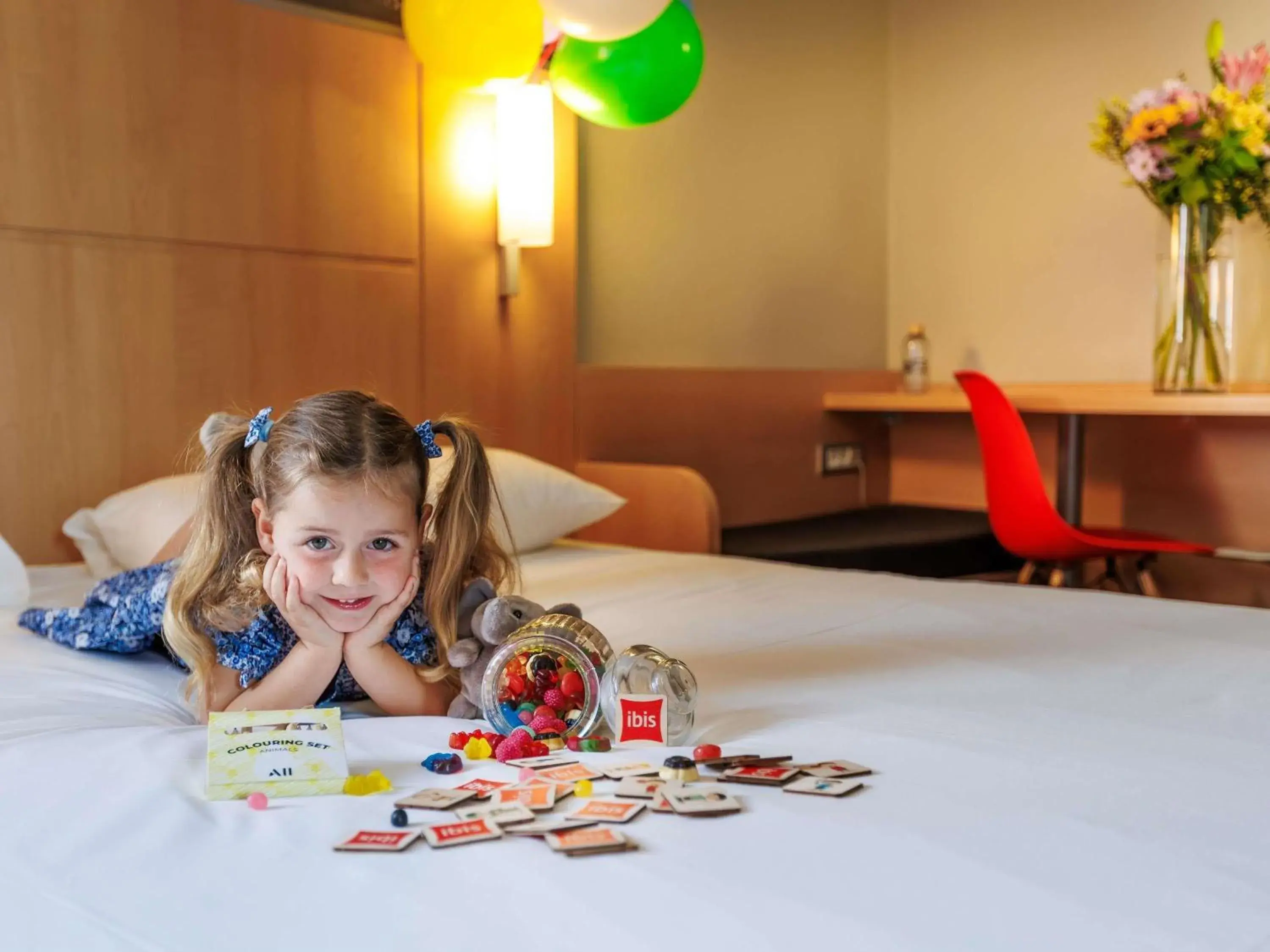 Property building, Bed in ibis Cannes Mandelieu Property building, Bed in ibis Cannes Mandelieu