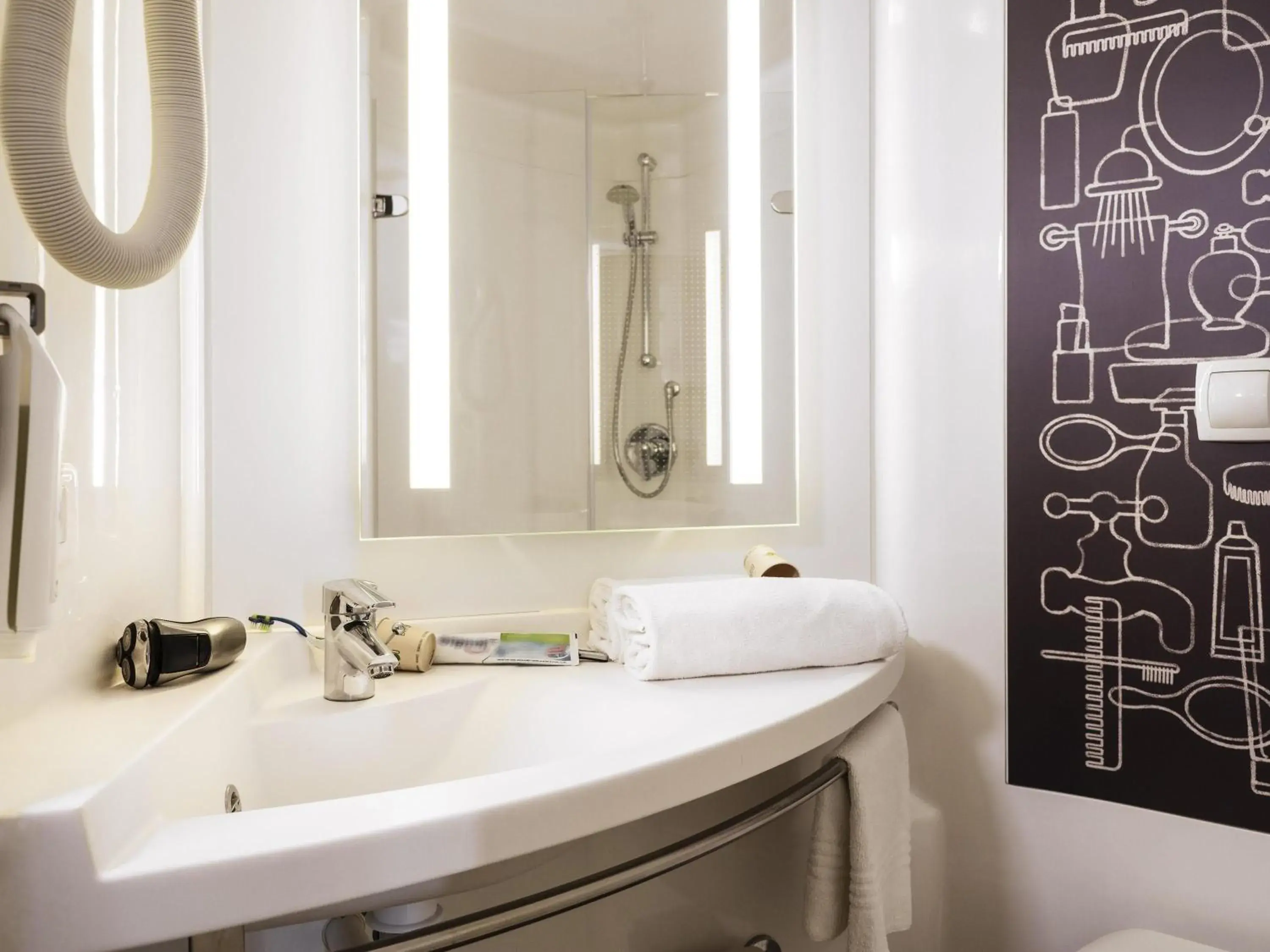 Bedroom in ibis Cannes Mandelieu Bedroom in ibis Cannes Mandelieu