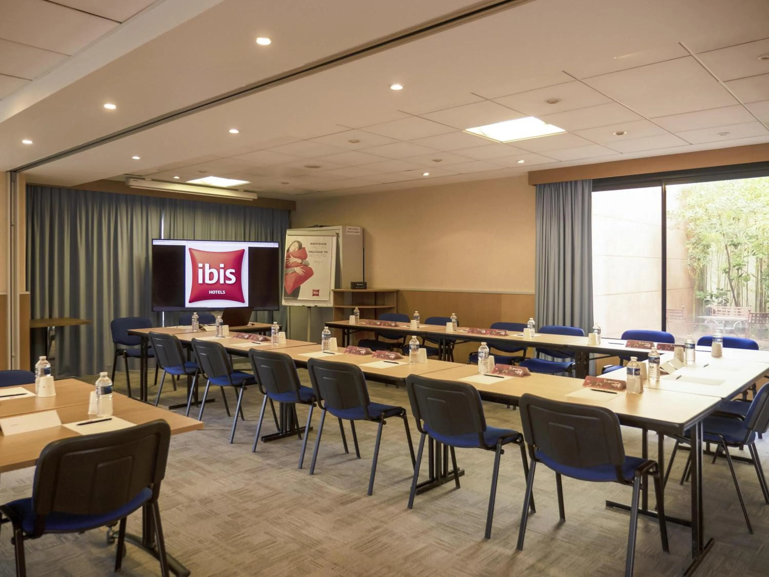 Meeting/conference room in ibis Cannes Mandelieu
