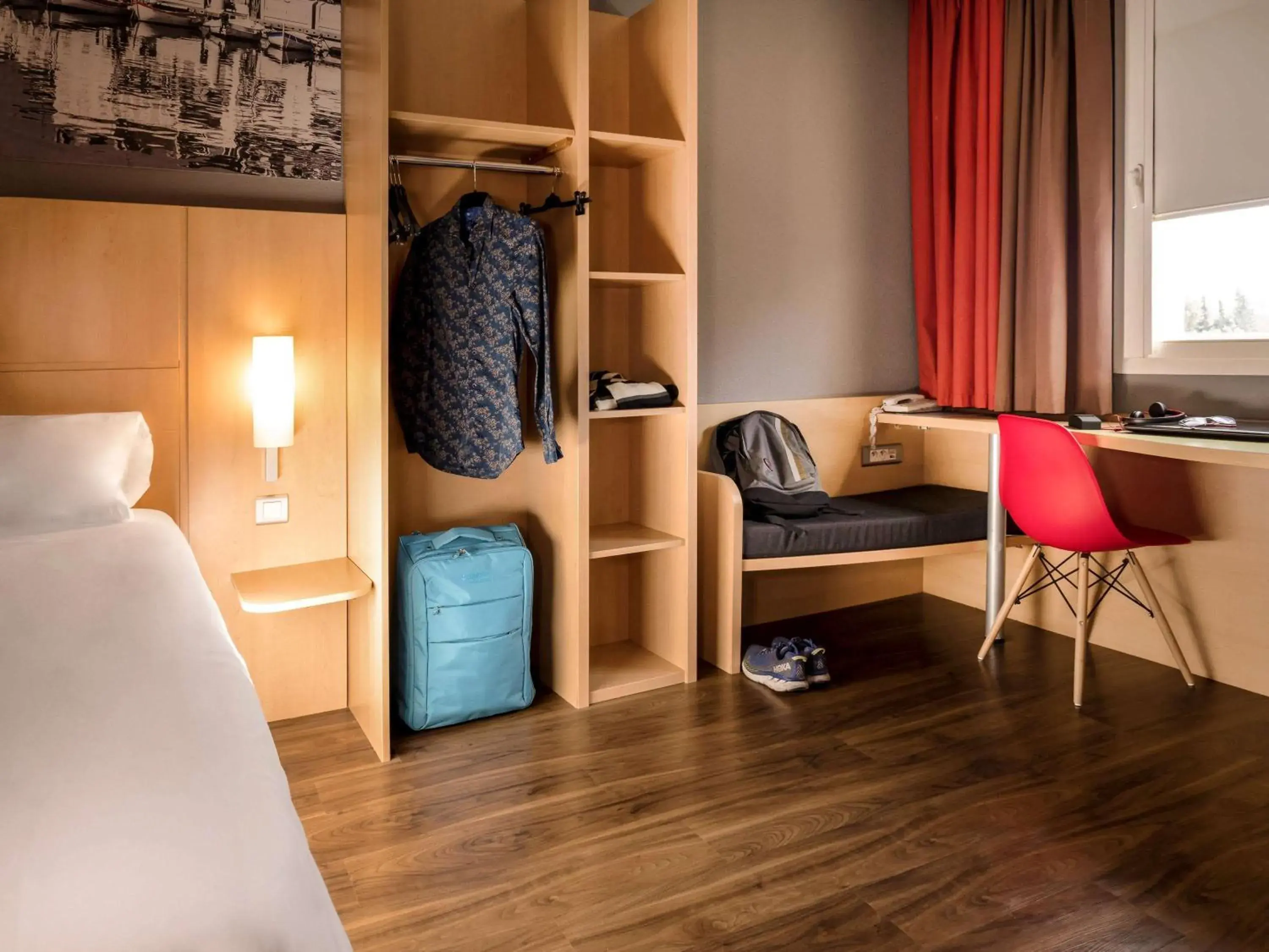 Photo of the whole room, Bed in ibis Cannes Mandelieu Photo of the whole room, Bed in ibis Cannes Mandelieu