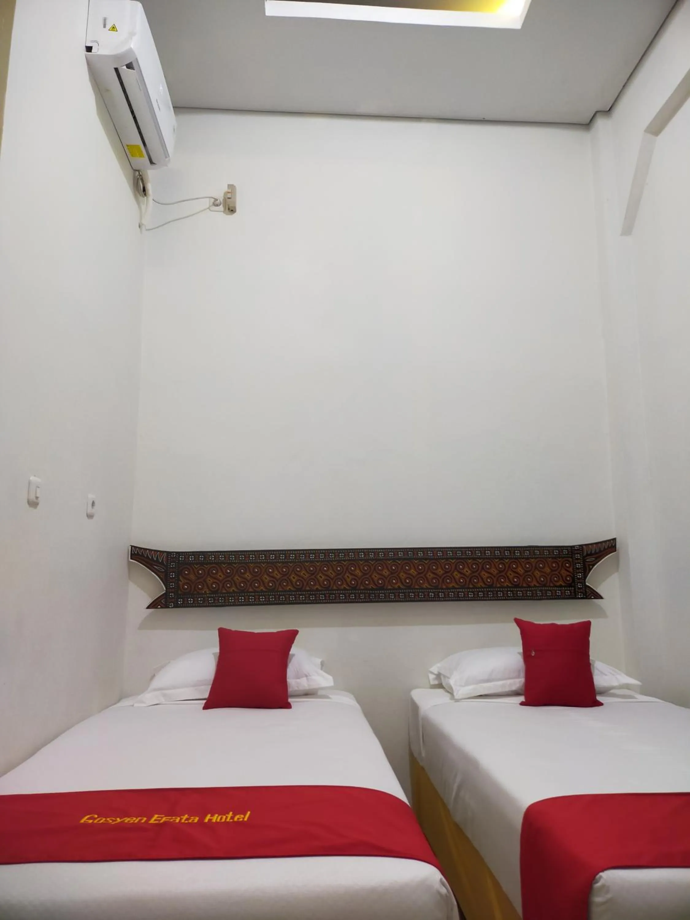 Bed in Gosyen Efata Toraja Hotel