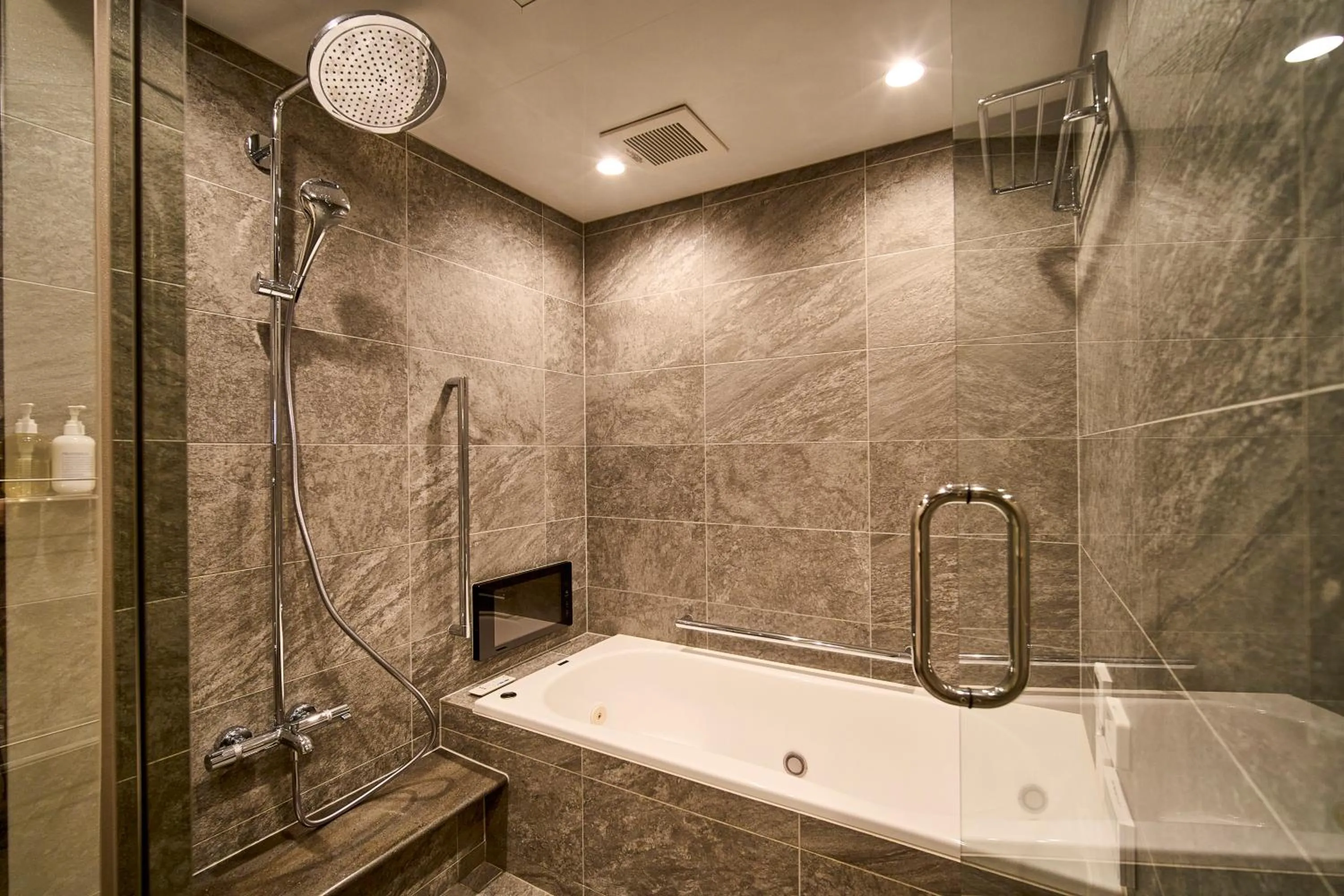 Shower in HOTEL MASTAY jingumichi