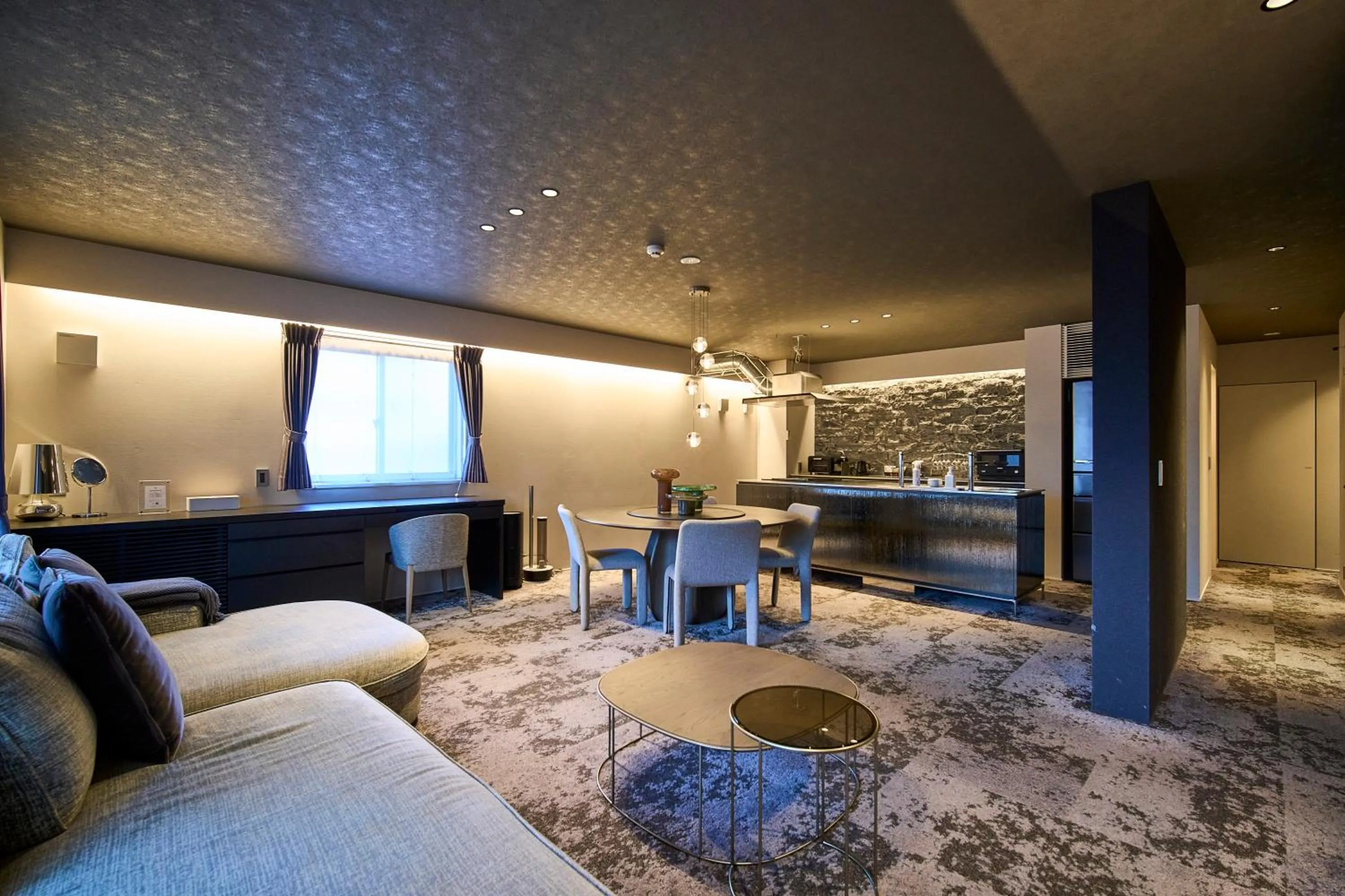 Kitchen or kitchenette, Bed in HOTEL MASTAY jingumichi