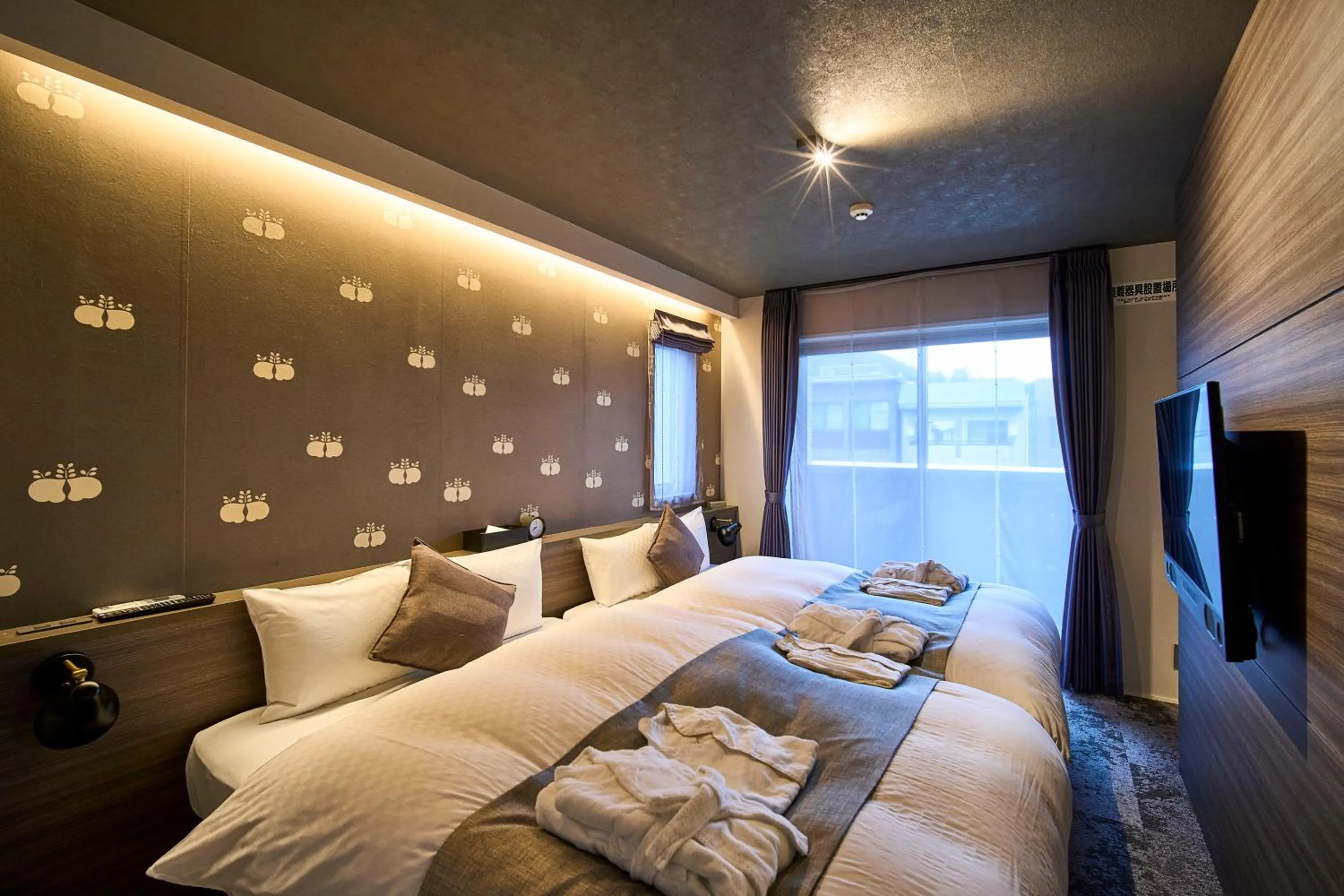 Bed in HOTEL MASTAY jingumichi