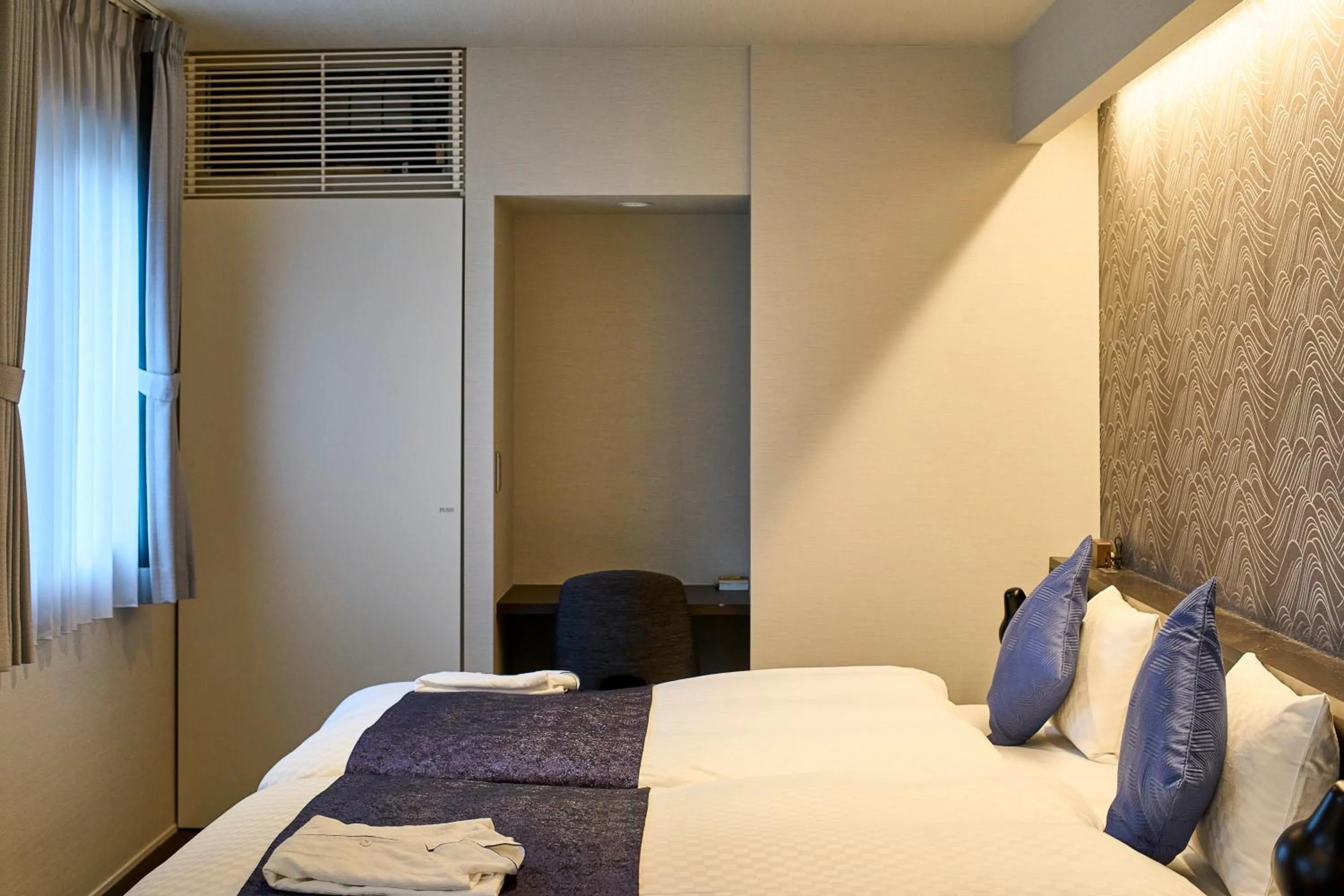 Bed in HOTEL MASTAY jingumichi