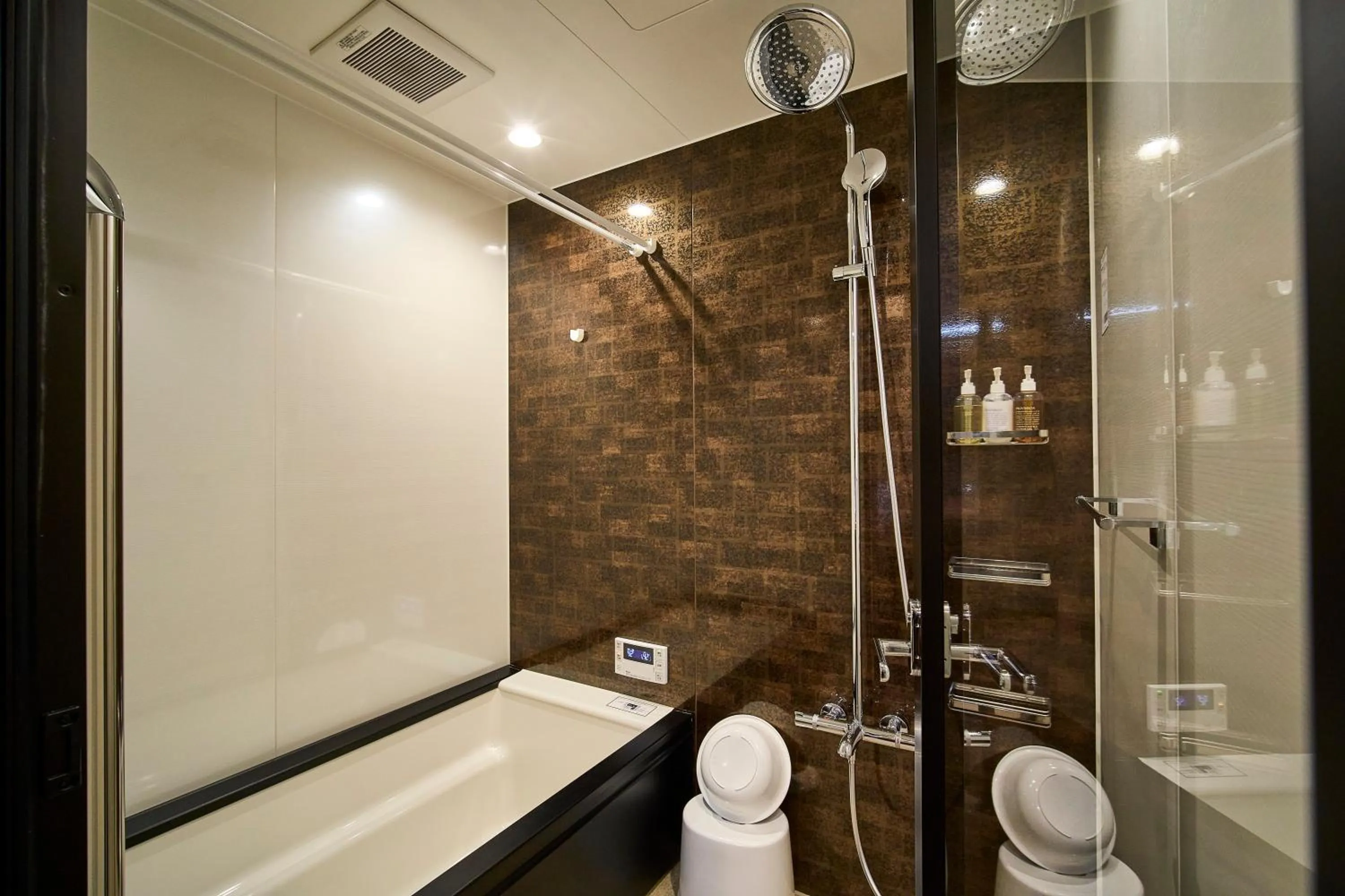Shower in HOTEL MASTAY jingumichi