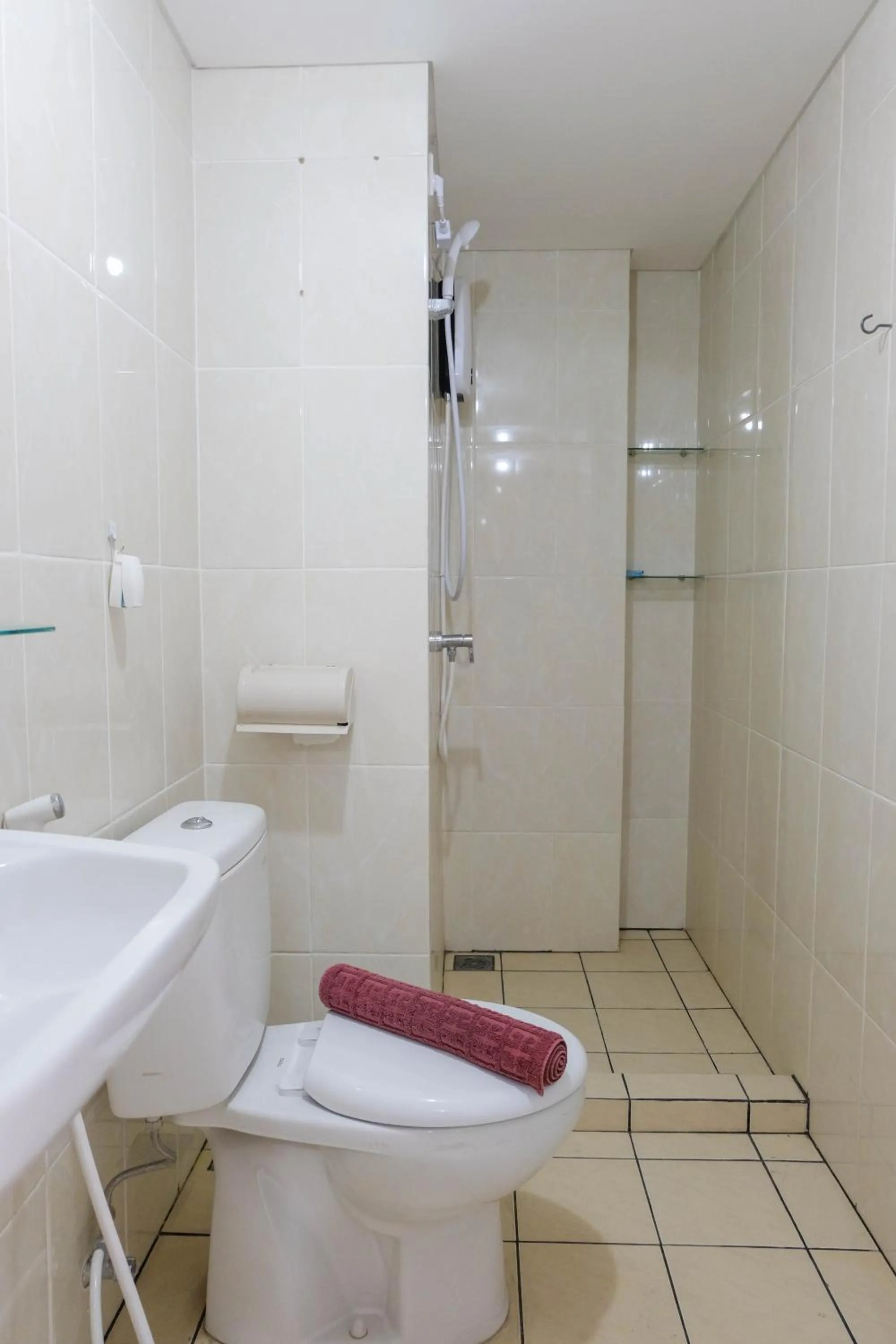 Bathroom in Comfortable 2BR Apartment at M-Town Residence By Travelio