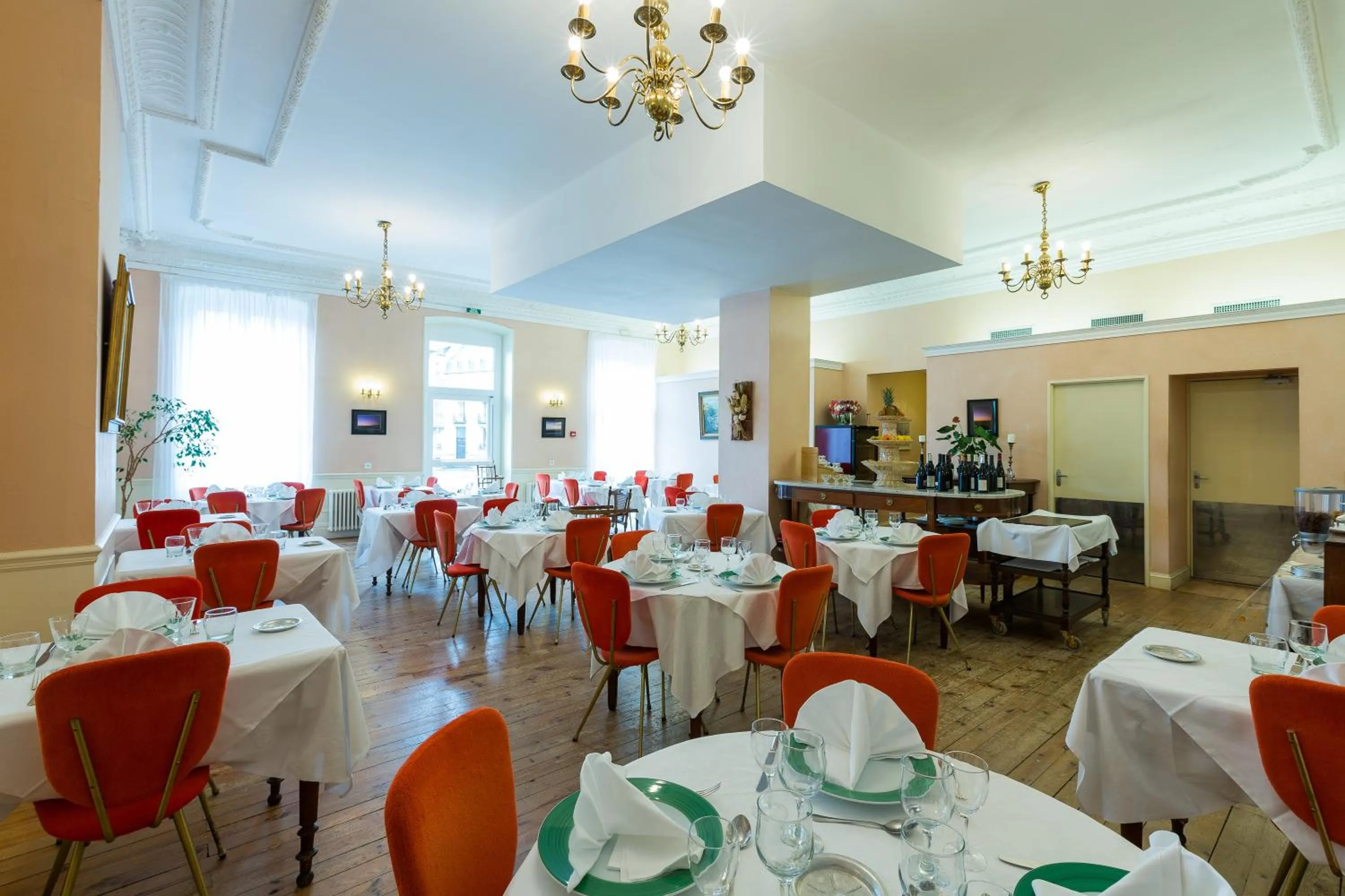 Restaurant/Places to Eat in Le Parc Des Fees Hôtel Retaurant & Spa