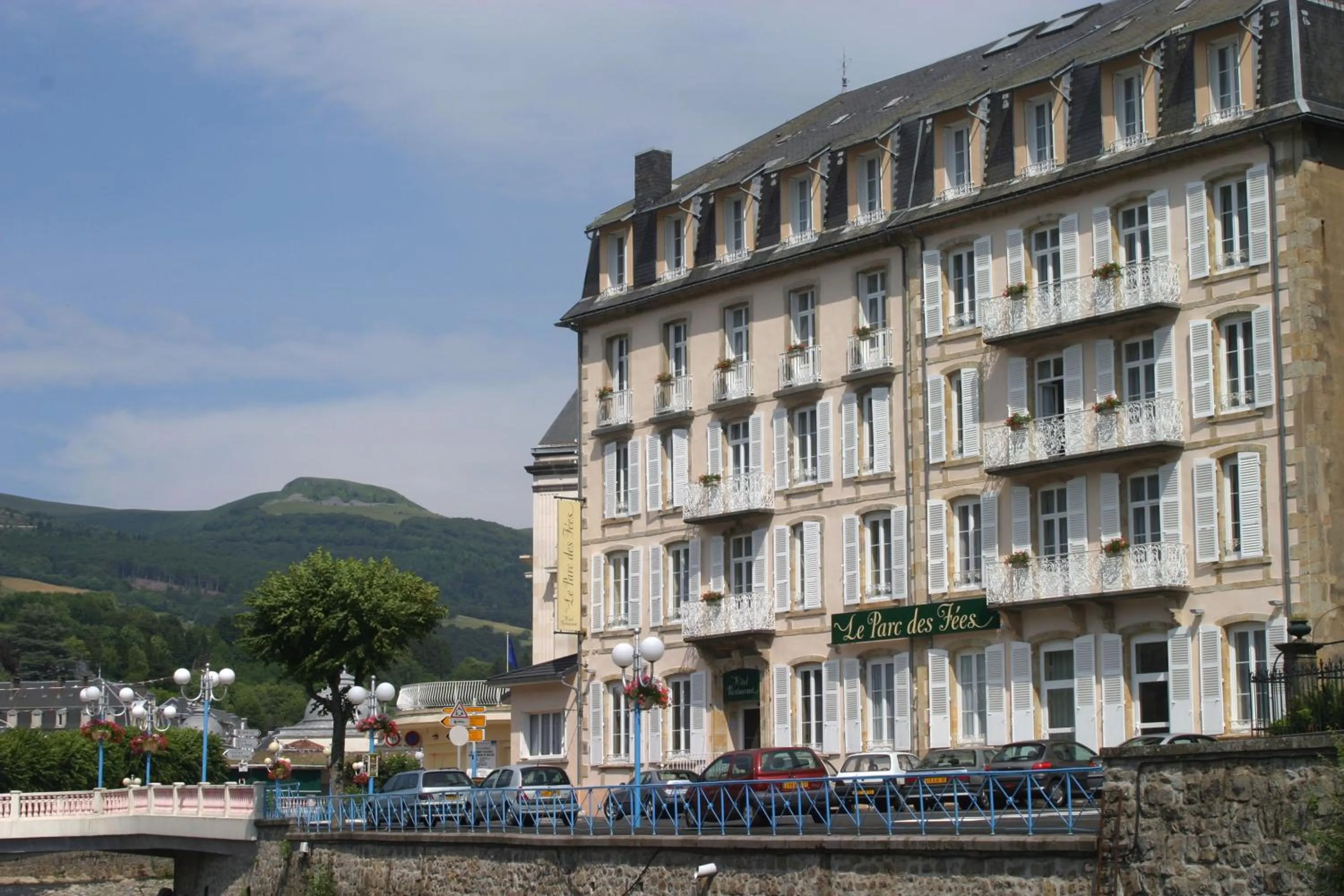 Facade/entrance, Property Building in Le Parc Des Fees Hôtel Retaurant & Spa