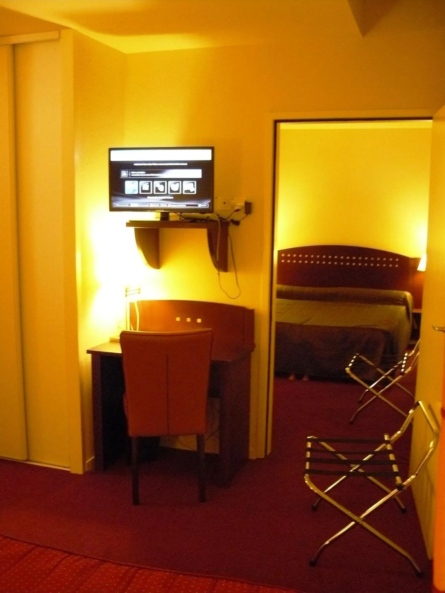 TV and multimedia, Bed in Le Parc Des Fees Hôtel Retaurant & Spa