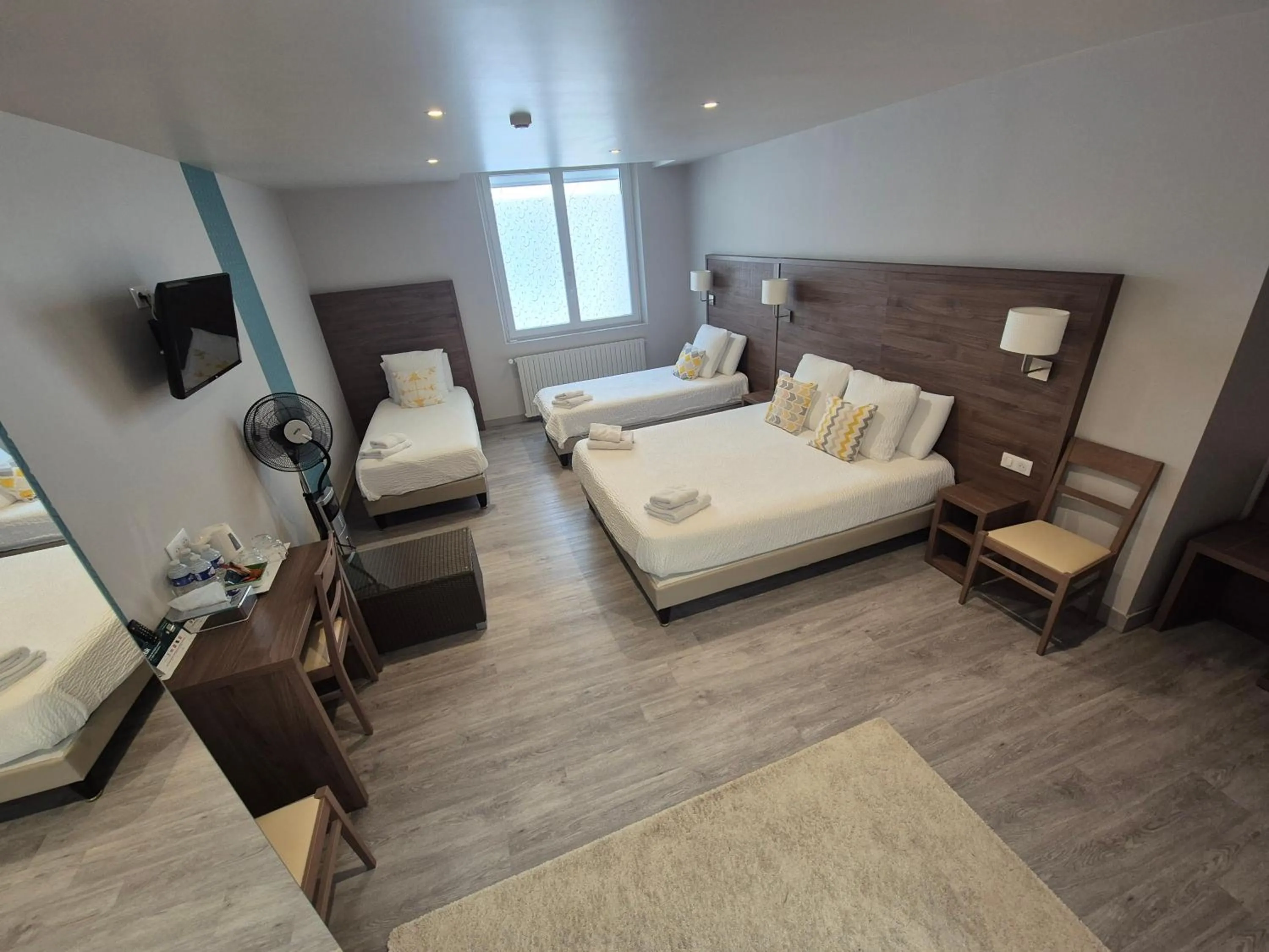 Bed in Logis Hôtel Restaurant Clair Cottage, Chisseaux - Chenonceaux