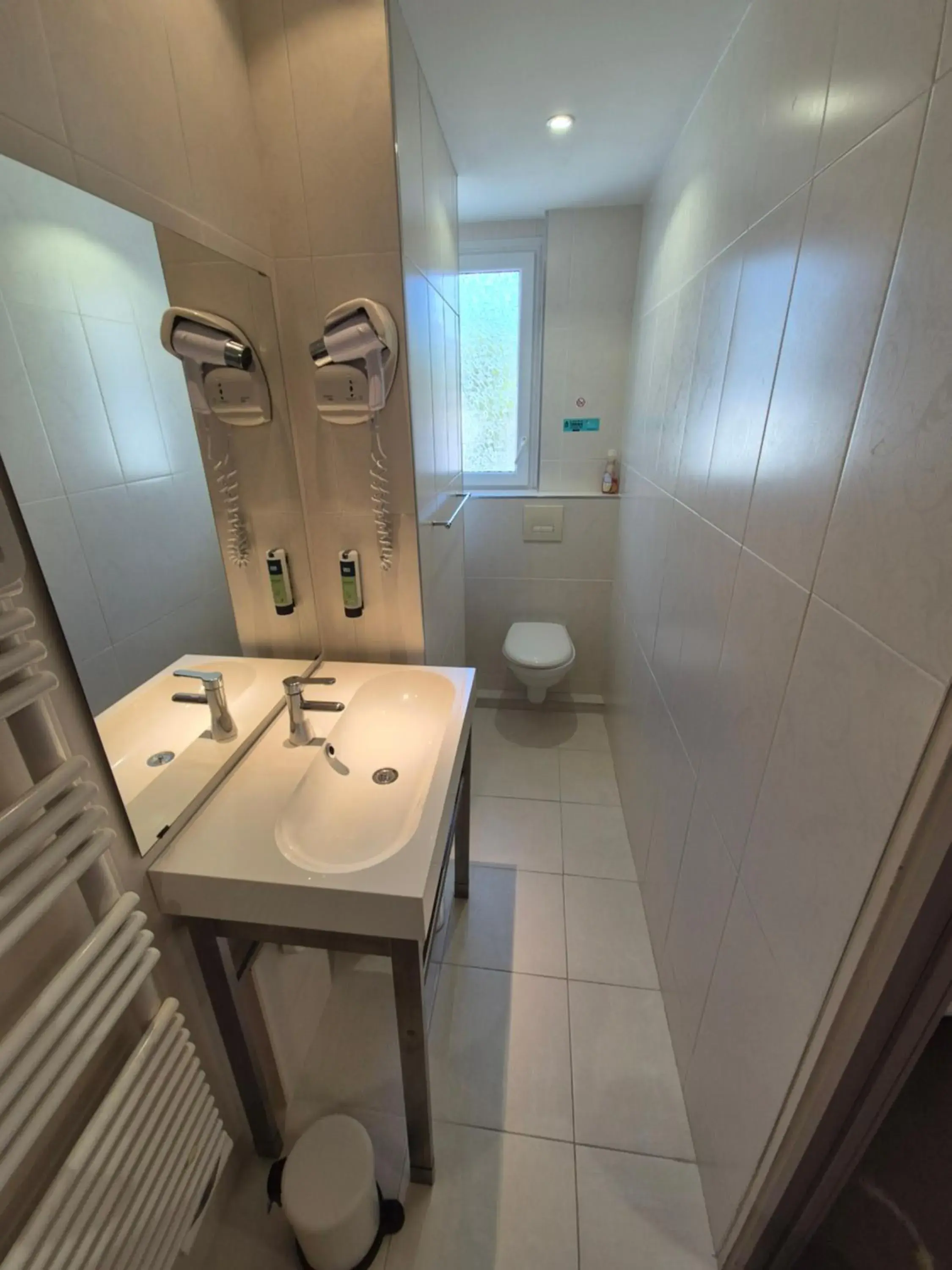 Triple Room in Logis Hôtel Restaurant Clair Cottage, Chisseaux - Chenonceaux Triple Room in Logis Hôtel Restaurant Clair Cottage, Chisseaux - Chenonceaux