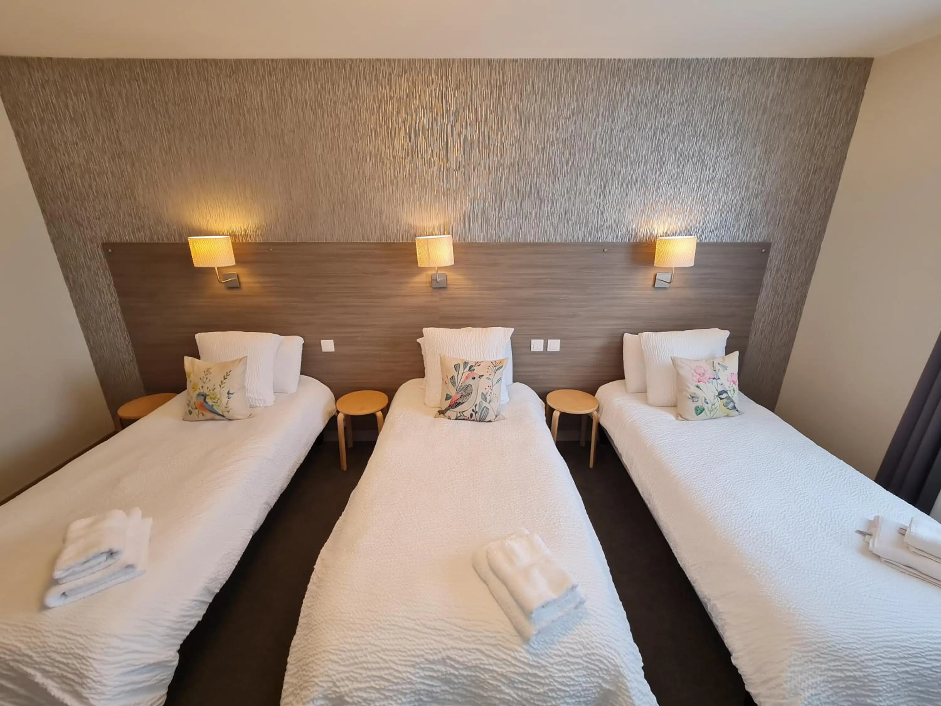 Bed in Logis Hôtel Restaurant Clair Cottage, Chisseaux - Chenonceaux