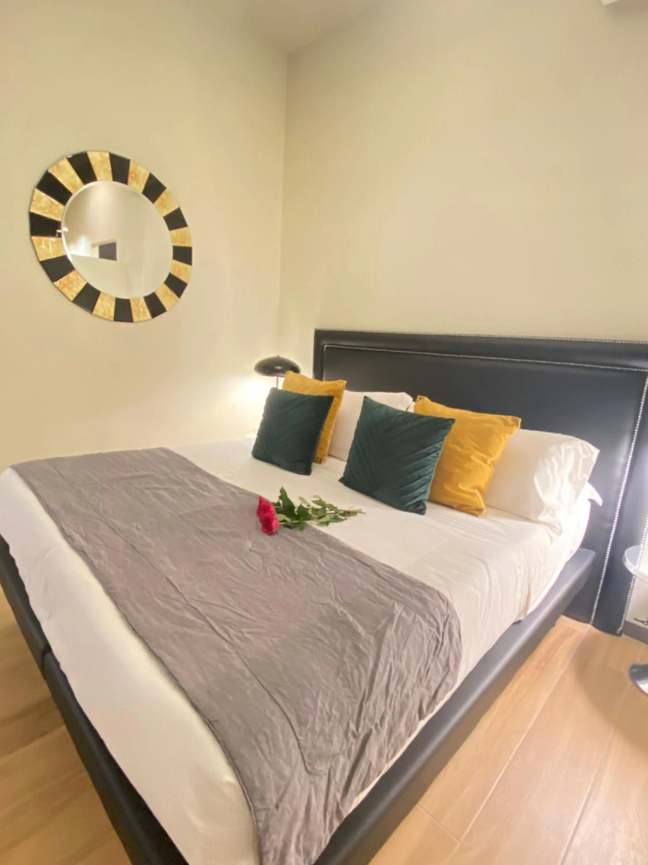 Bed in INTOMILAN Galleria Duomo I Boutique & Design Aparthotel