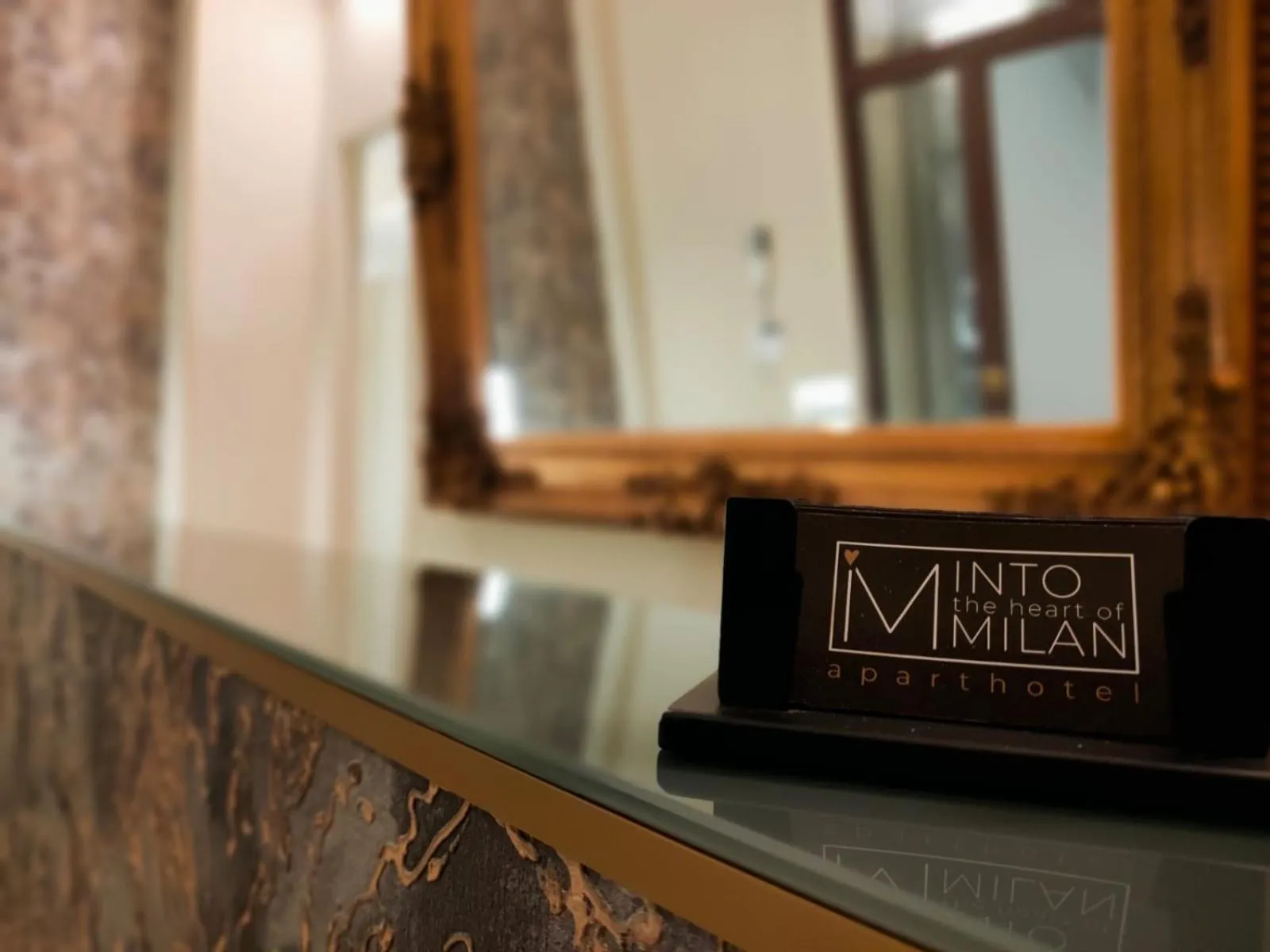 Logo/Certificate/Sign in INTOMILAN Galleria Duomo I Boutique & Design Aparthotel